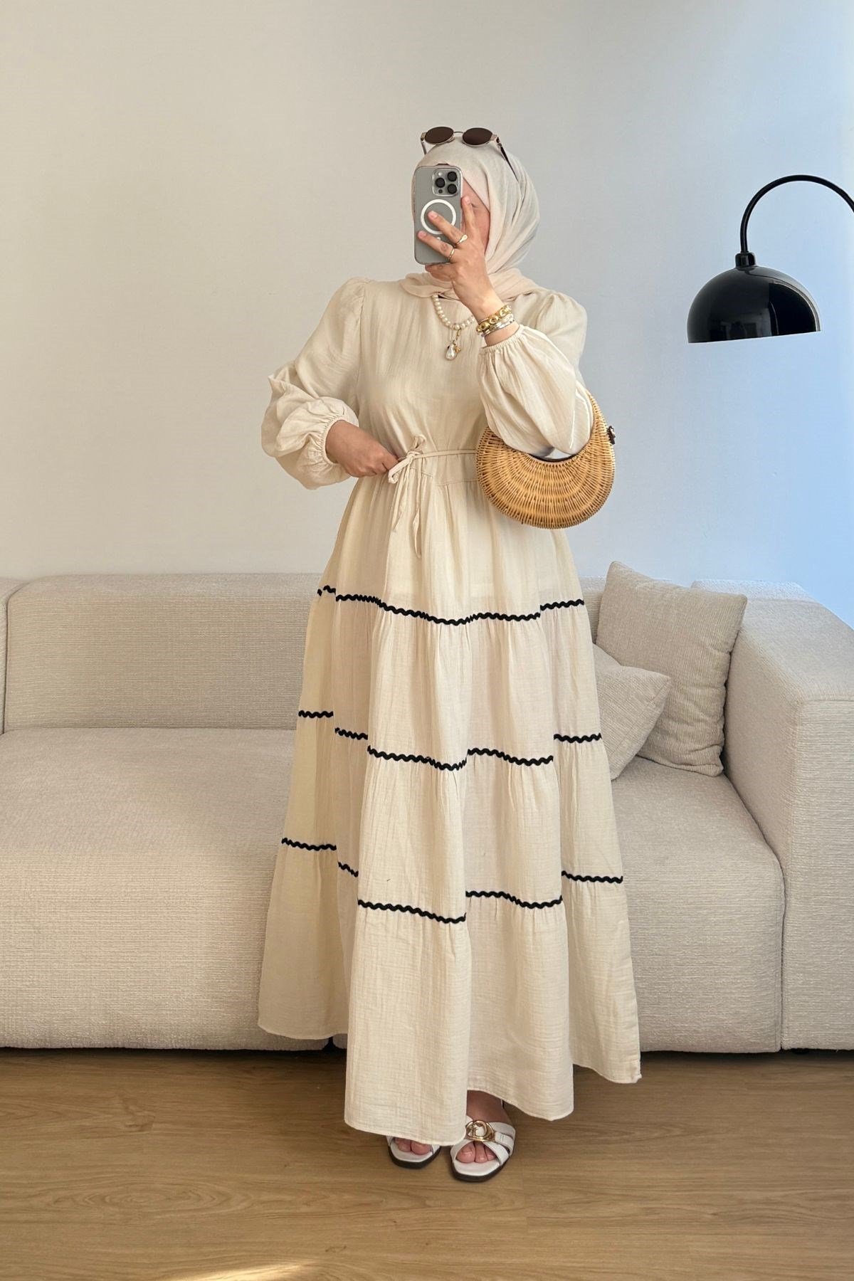 KREM ETEĞİ BİYELİ ELBİSE
