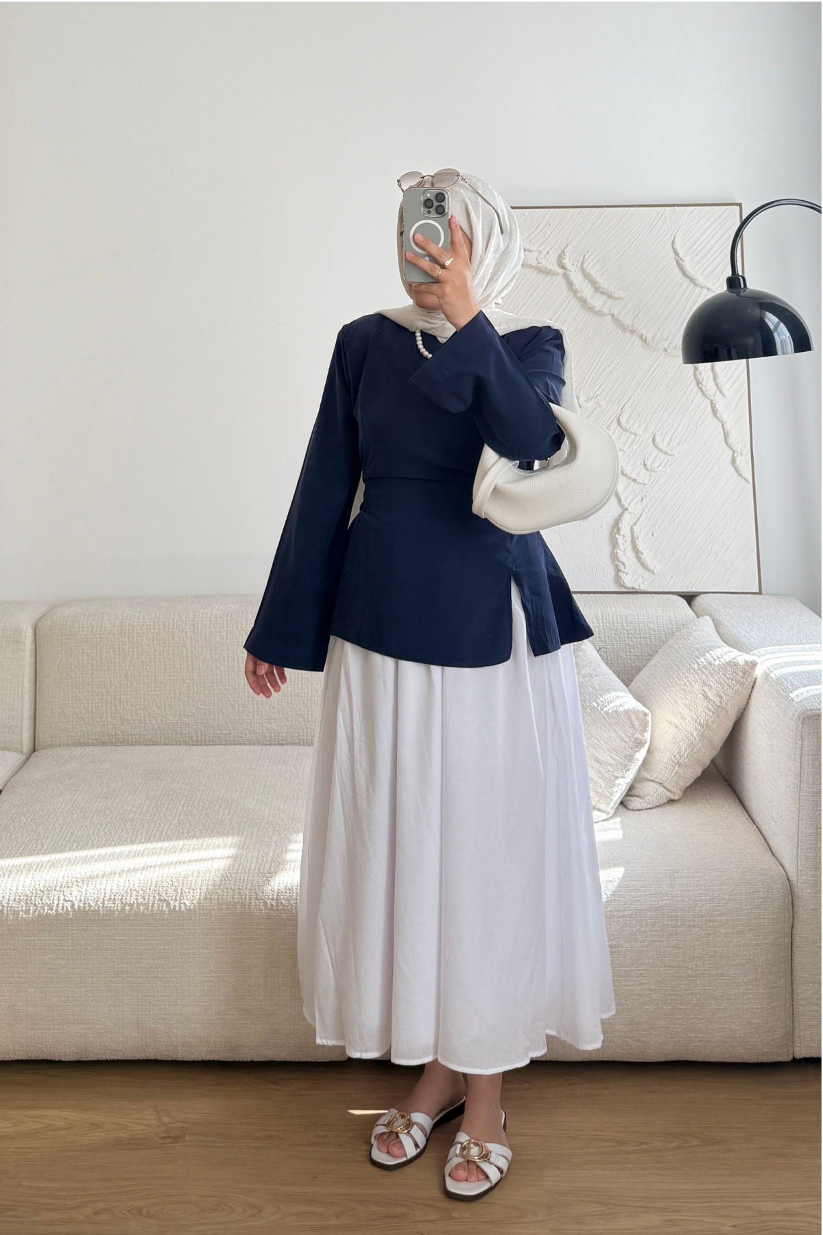LACİVERT YIRTMAÇ DETAYLI MODEL GÖMLEK