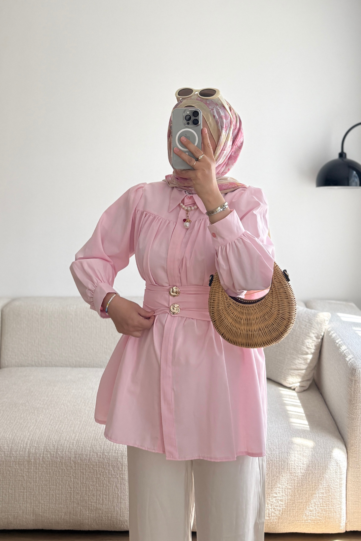 PEMBE DÜĞME TASARIM KEMERLİ GÖMLEK
