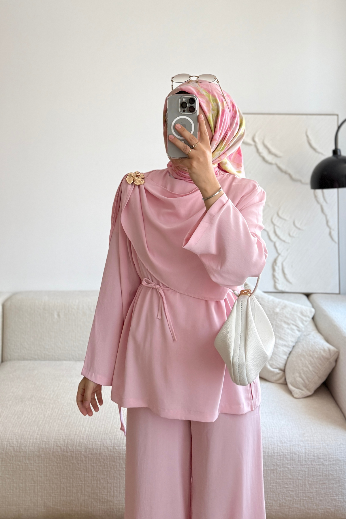 PEMBE LİNDE BROŞLU TAKIM