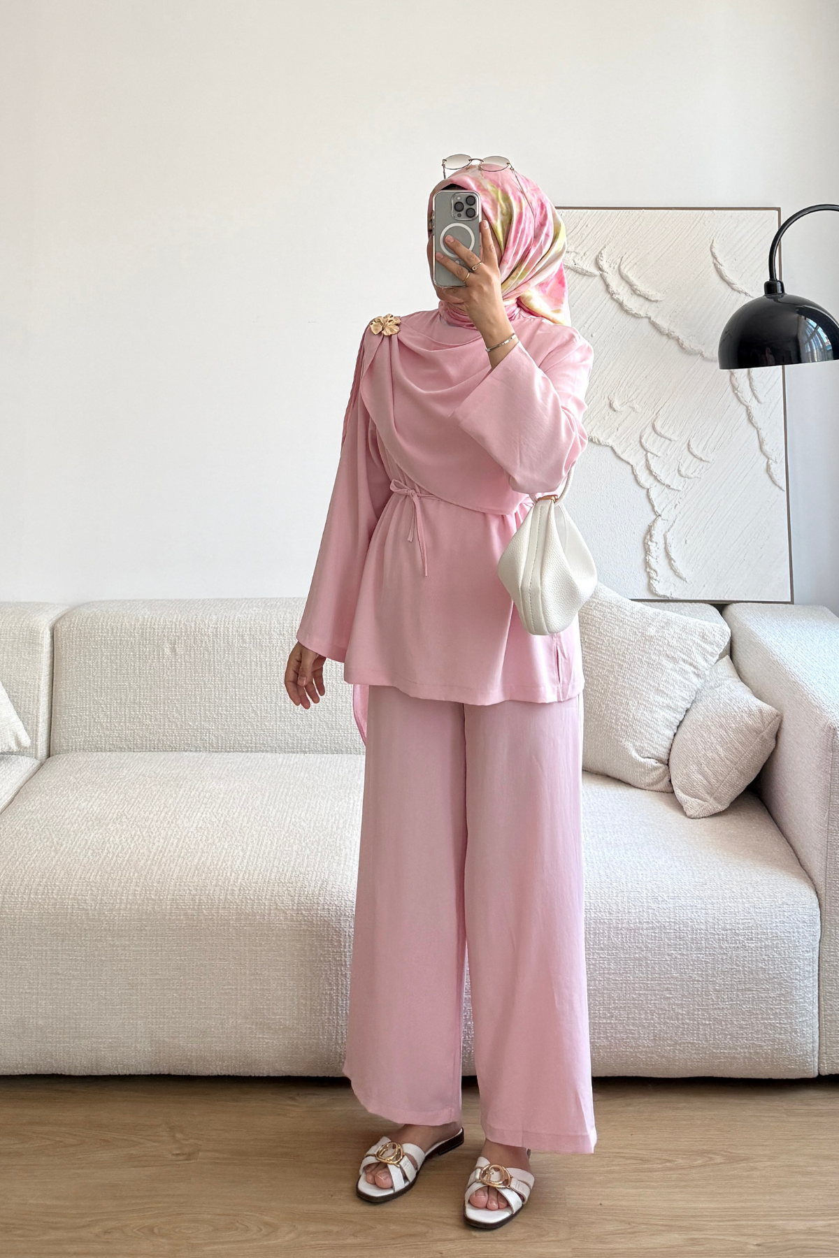 PEMBE LİNDE BROŞLU TAKIM