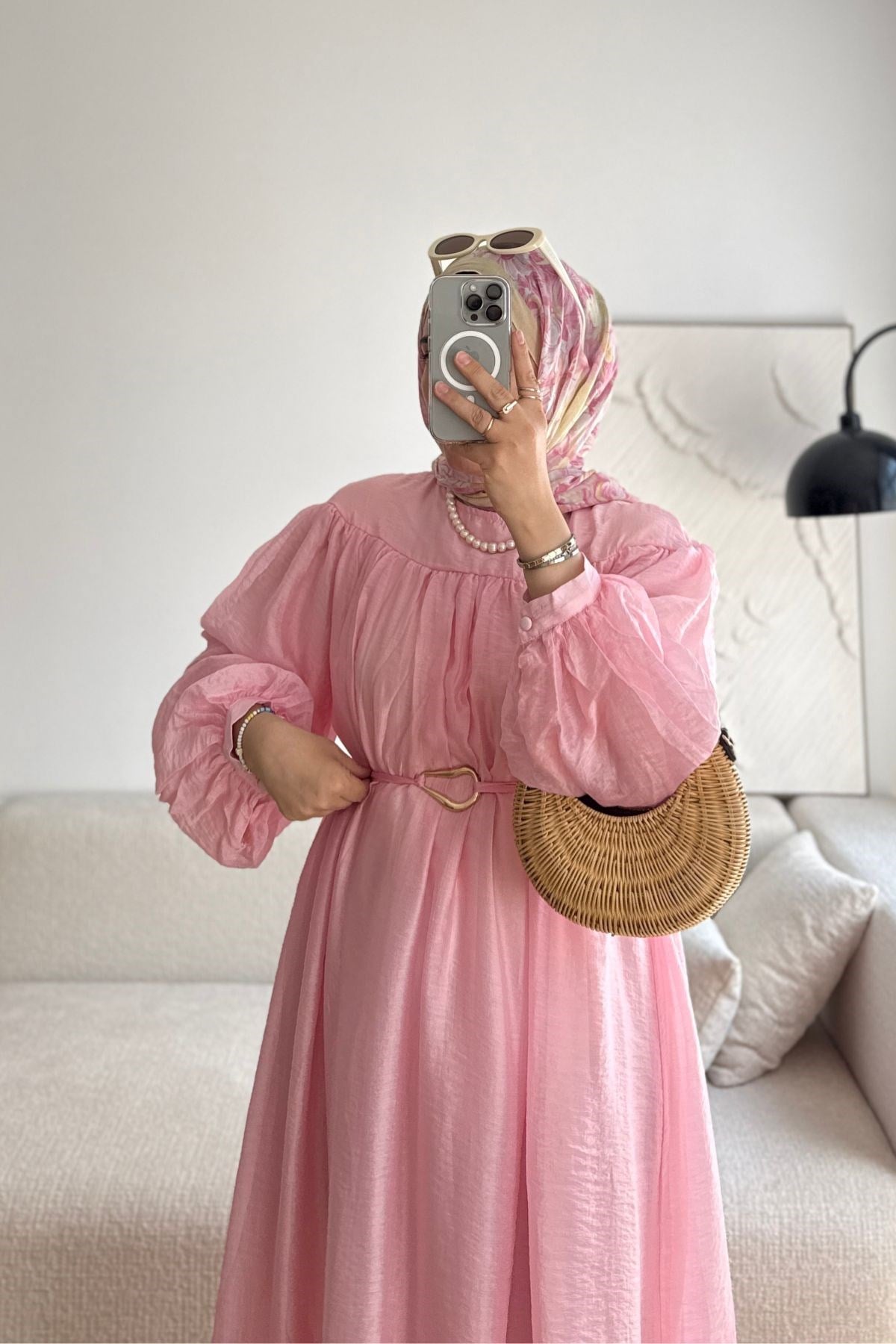 PEMBE OMUZ DETAYLI ŞİFON ELBİSE