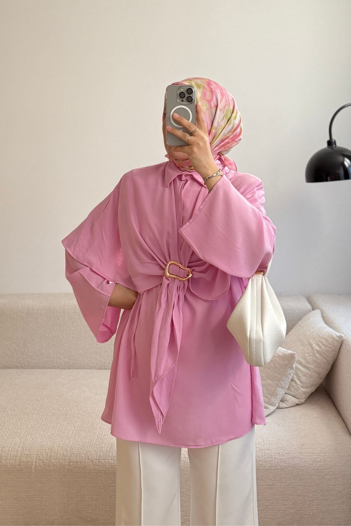PEMBE TOKALI SEYYAR PELERİNLİ GÖMLEK