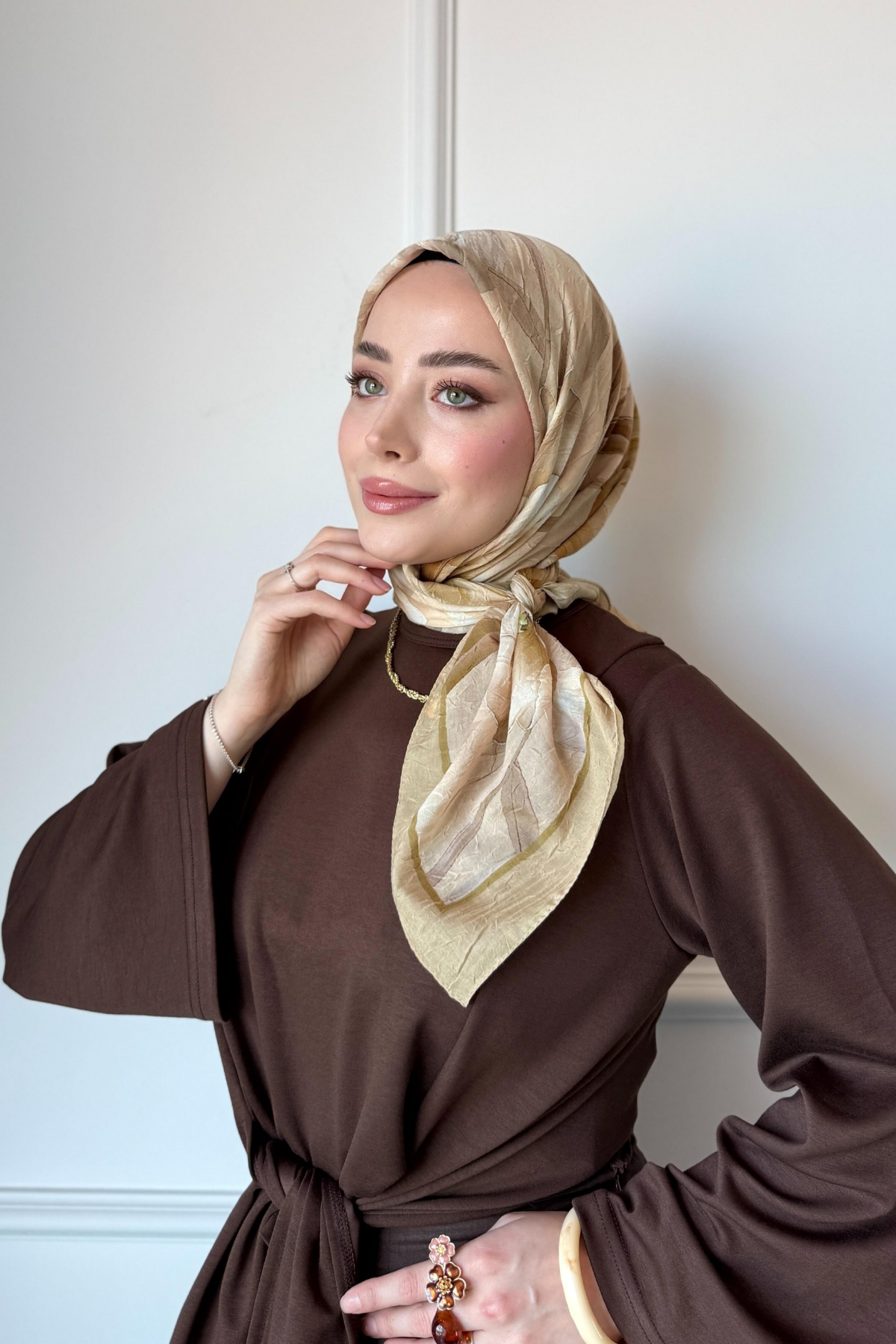 SARI BÜYÜK YAPRAK DESENLİ BAMBU EŞARP
