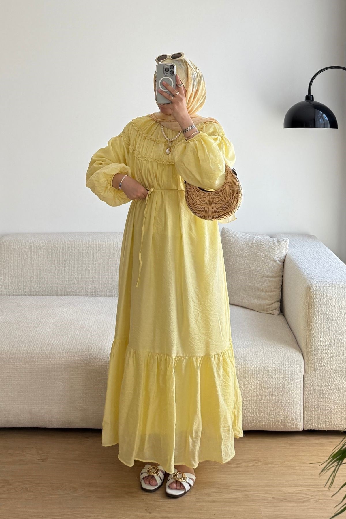 SARI  ETEĞİ VOLAN DETAYLI ŞİFON ELBİSE