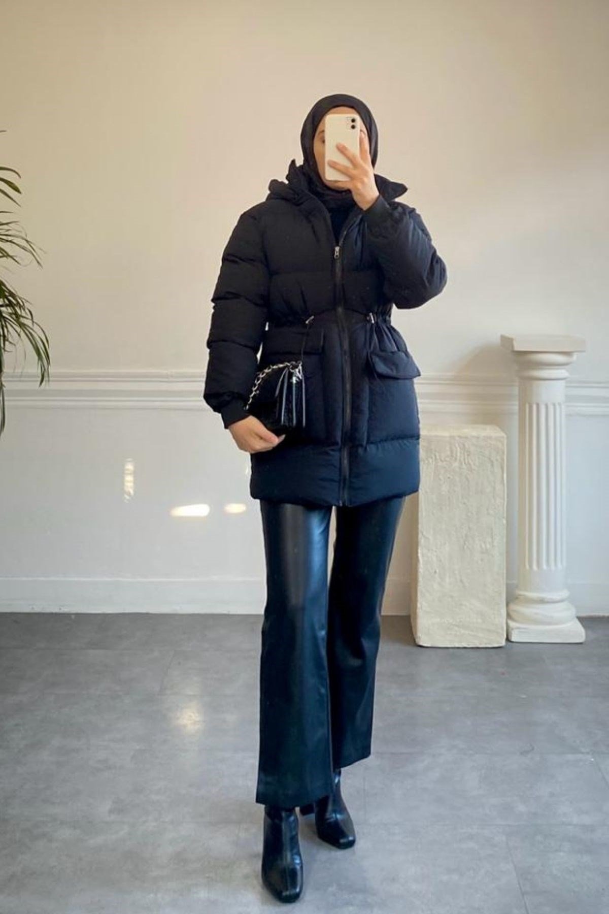 SİYAH BÜZGÜ DETAYLI KAPİTONE MONT