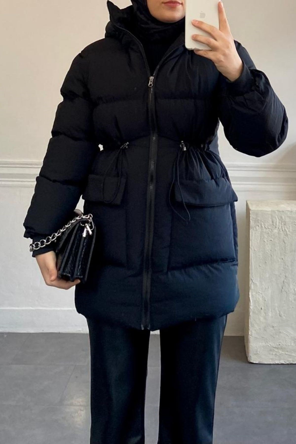 SİYAH BÜZGÜ DETAYLI KAPİTONE MONT