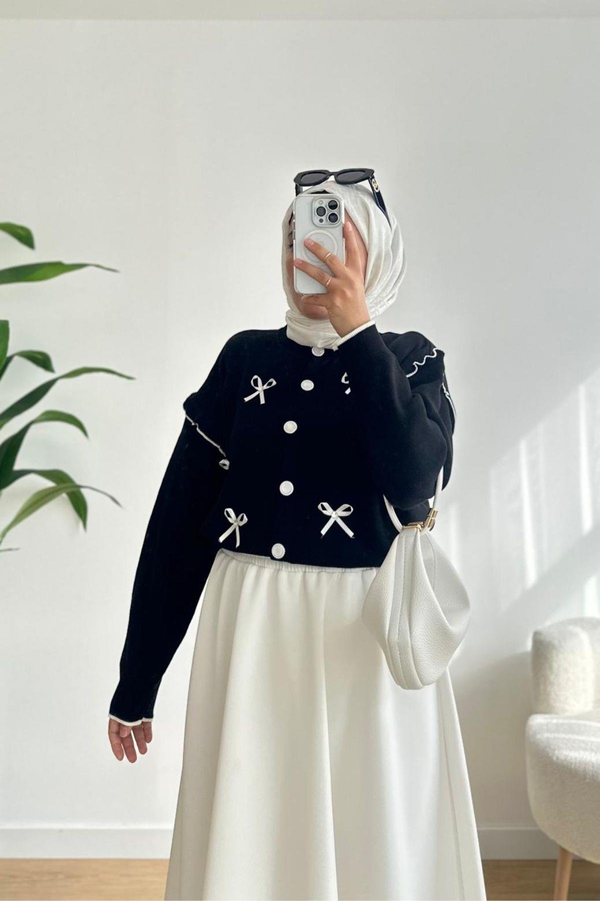 SİYAH FİYONK DETAYLI TRİKO HIRKA