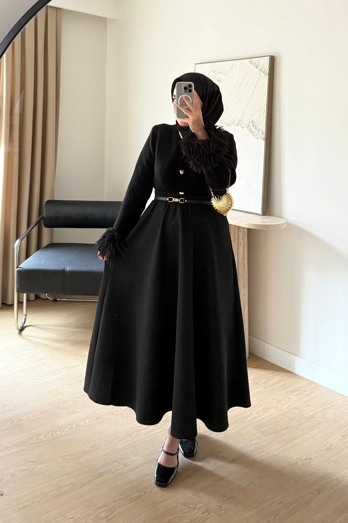 SİYAH KOLU PELUŞ DETAYLI KALP DÜĞMELİ TRİKO HIRKA