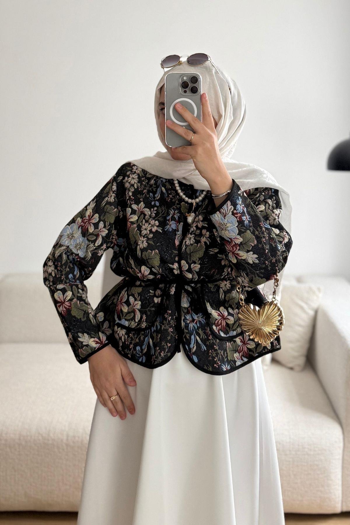 SİYAH RENKLİ ÇİÇEKLİ KUŞAKLI  CEKET