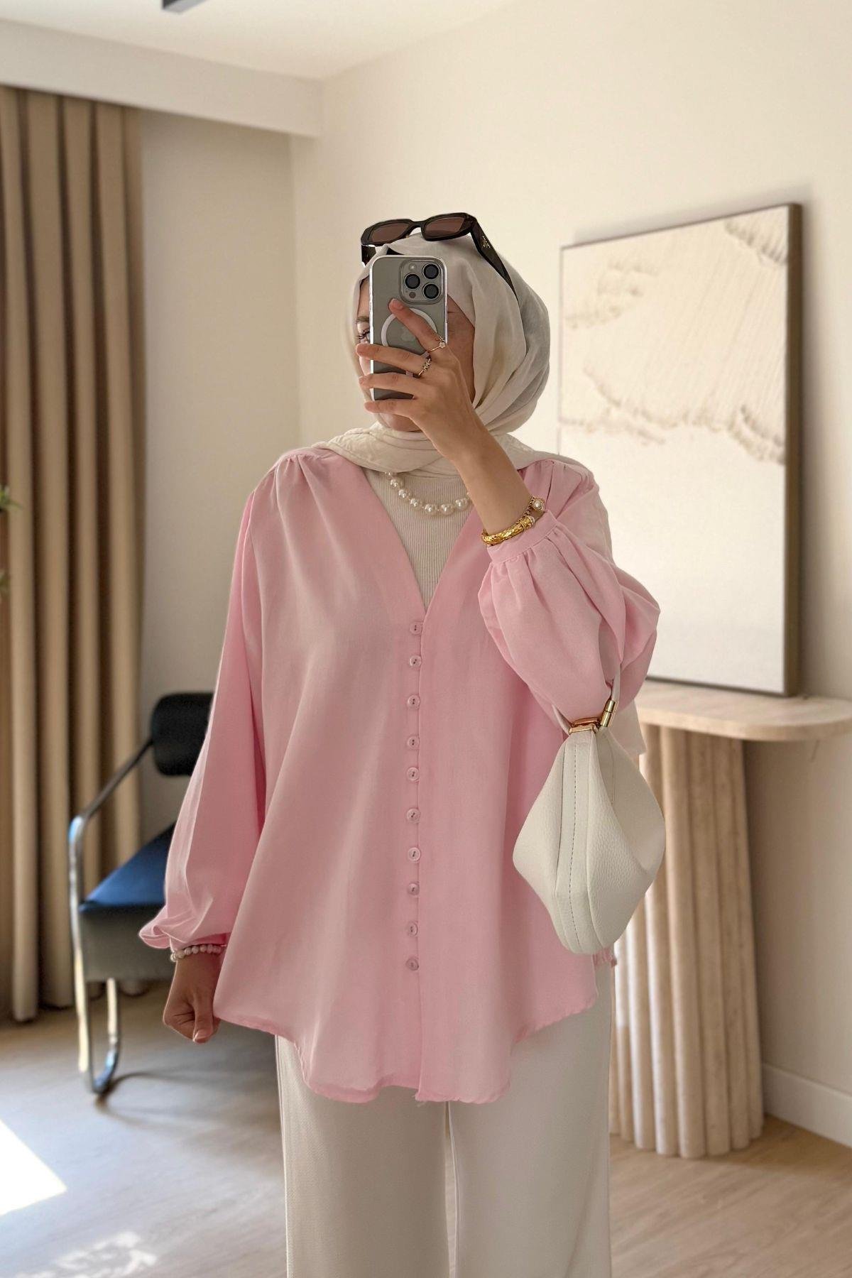 SOFT PEMBE BRİT DÜGMELİ GÖMLEK