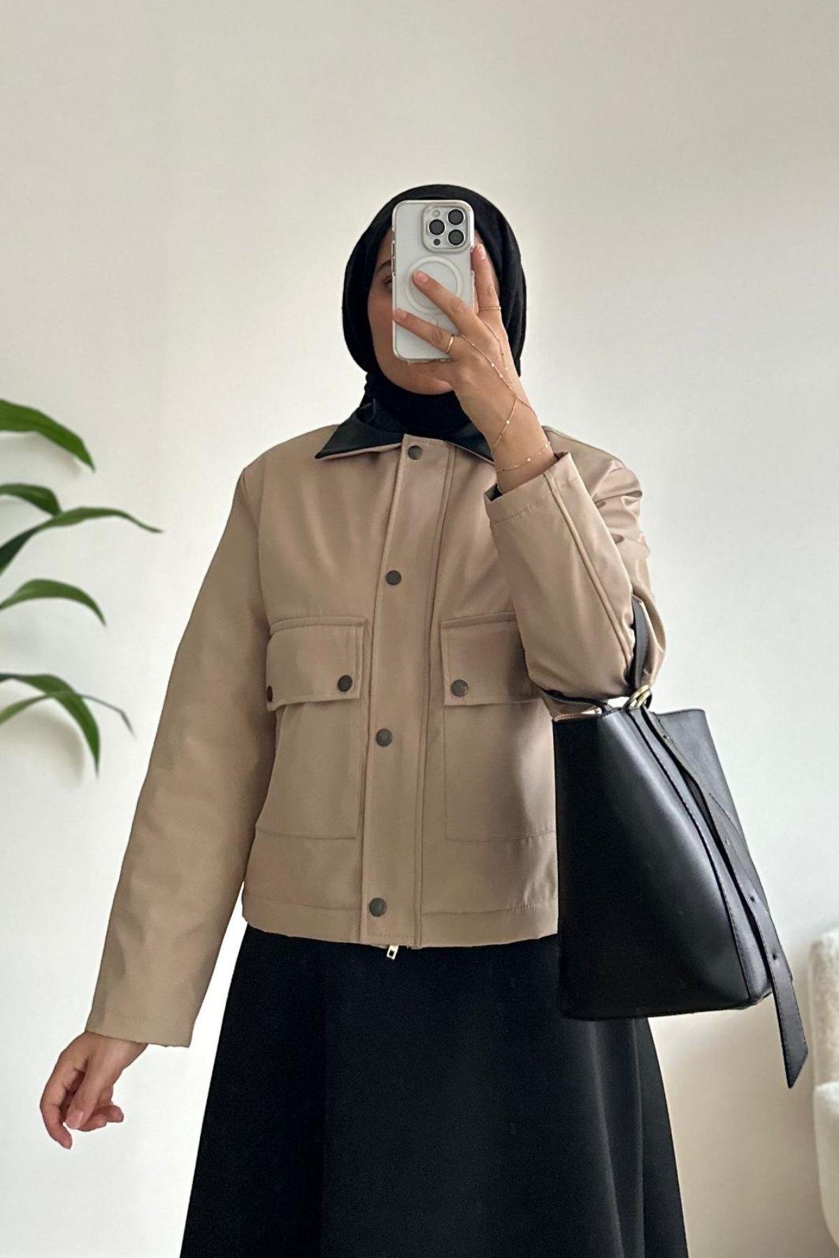 TAŞ YAKASI DERİ DETAYLI KISA MONT