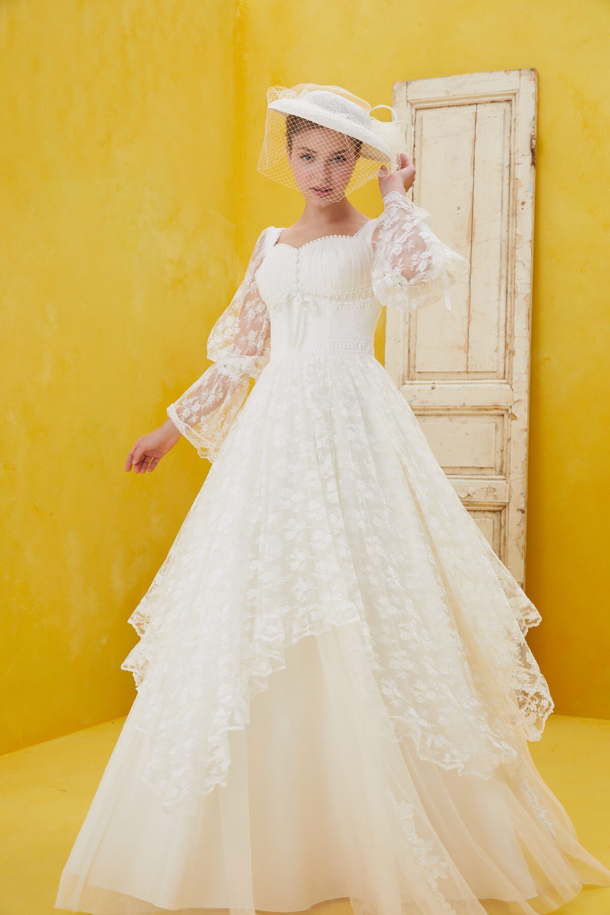 Asimetrik Detaylı Vintage Romantik GelinlikJAQAR