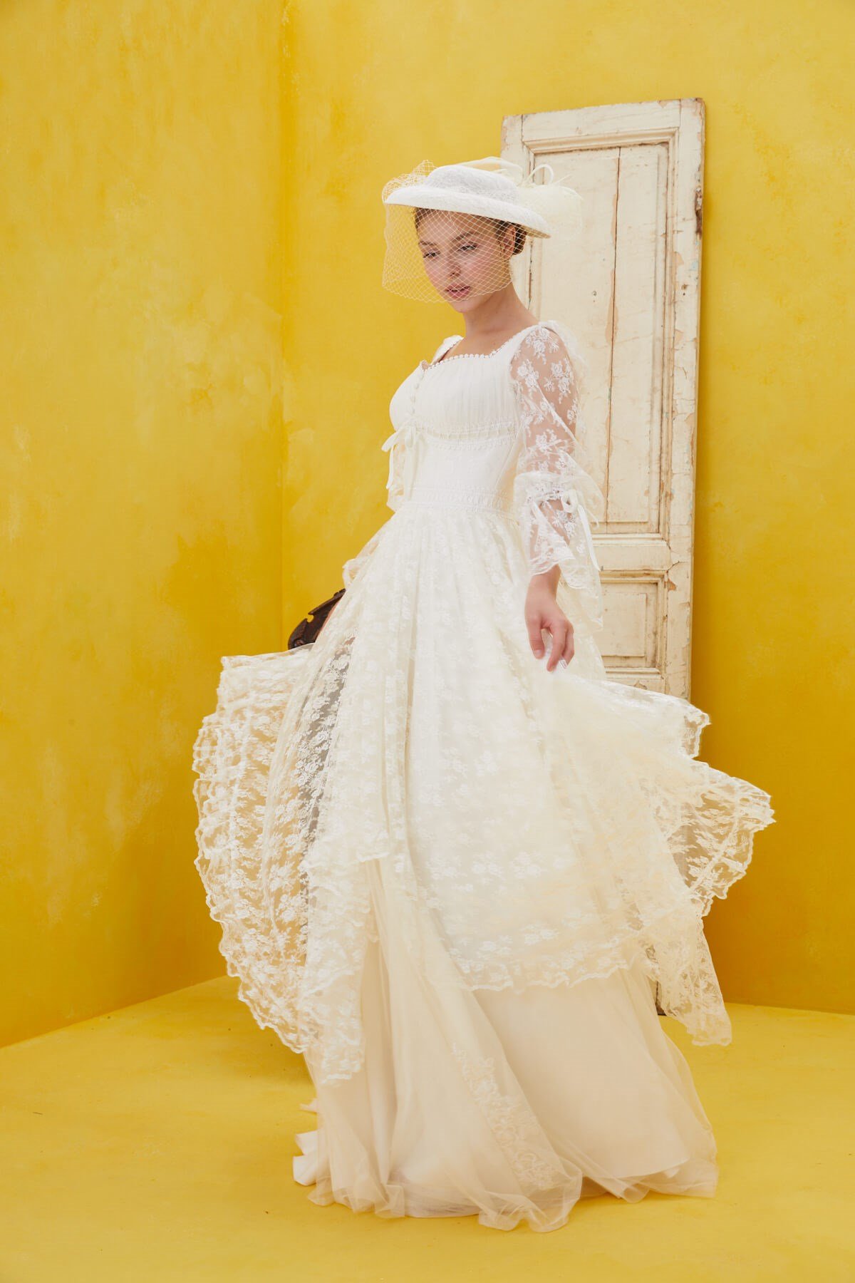 Asimetrik Detaylı Vintage Romantik GelinlikJAQAR