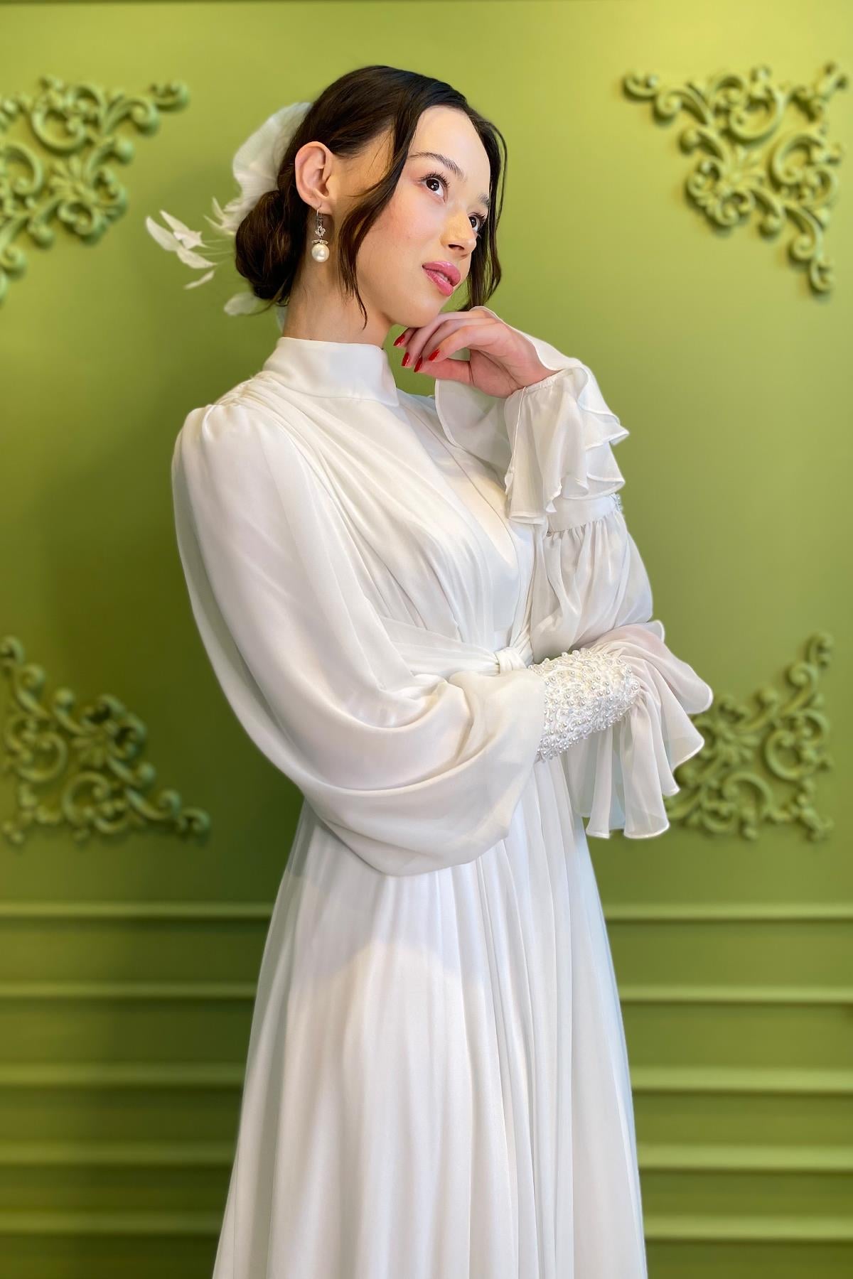 Eva GelinlikJAQAR