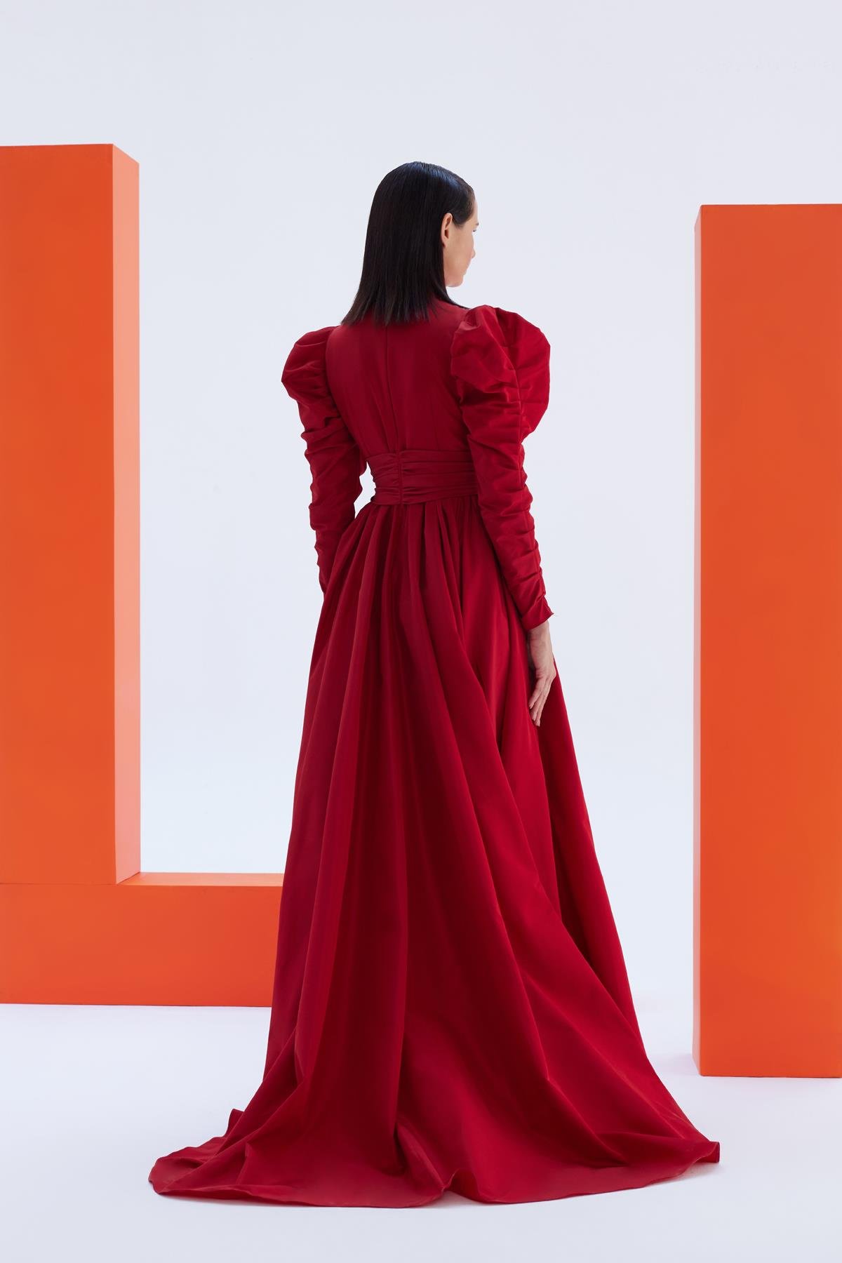 Red Taffeta Dress with Feather Detailed BeltJAQAR