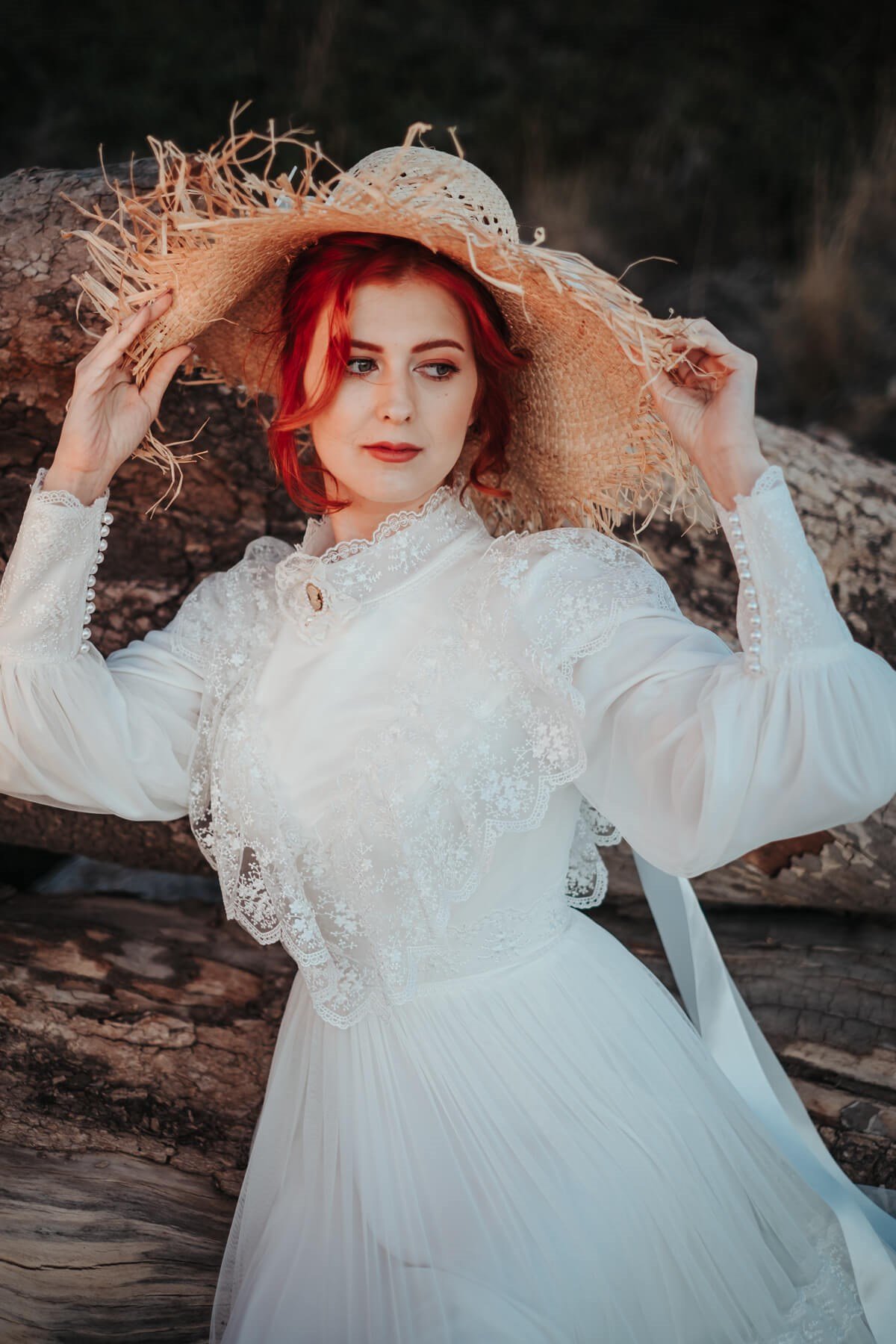 Krem Vintage Aksesuar Detaylı Tesettür Gelinlik