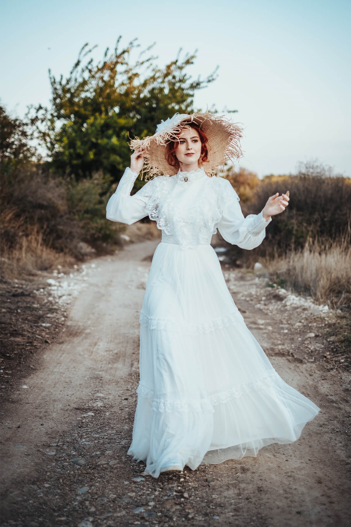 Krem Vintage Aksesuar Detaylı Tesettür Gelinlik