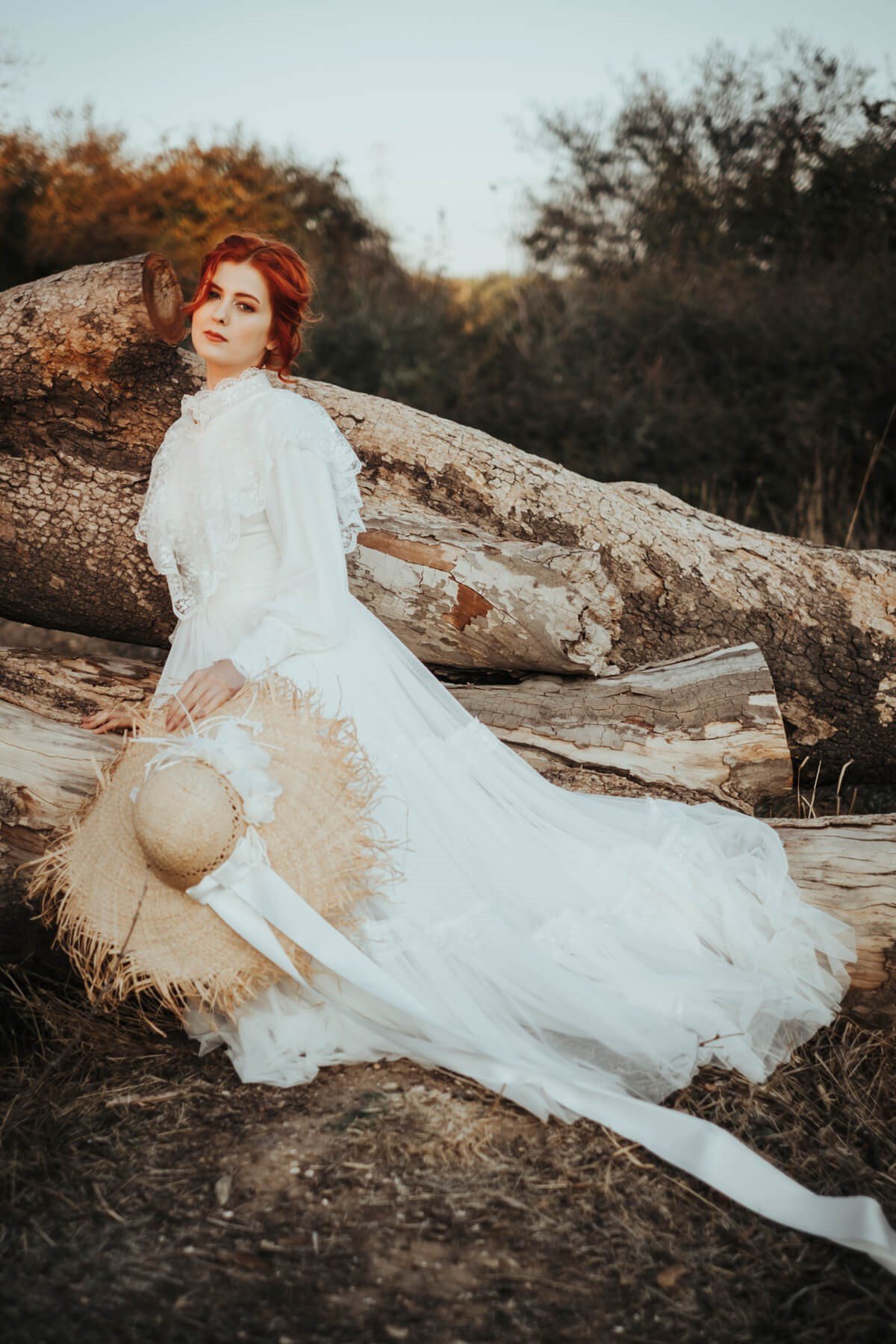 Krem Vintage Aksesuar Detaylı Tesettür Gelinlik