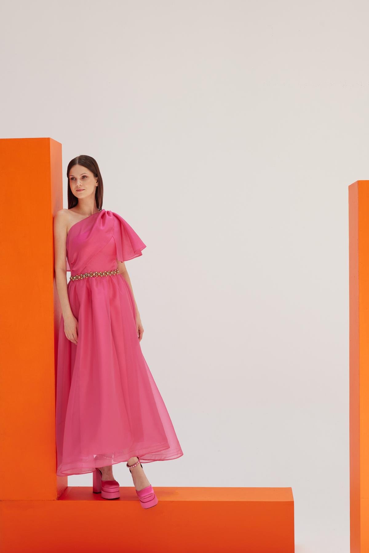 Pembe Organze Tek Omuz Detaylı ElbiseJAQAR