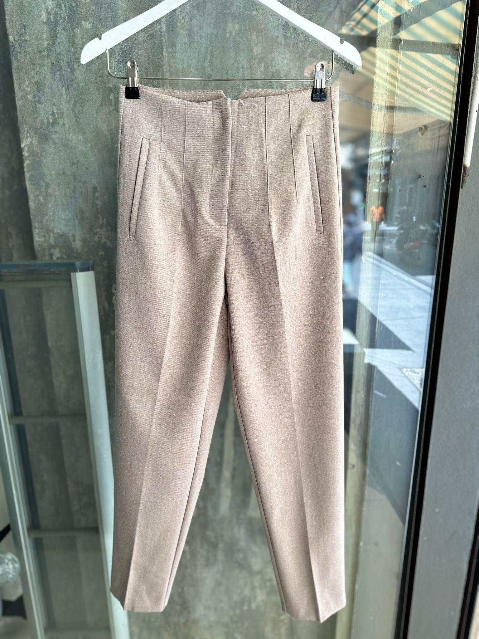 İNTERPOLL ONLİNEKategorisizBELİ PENSLİ HAVUÇ PAÇA KUMAŞ PANTOLONBELİ PENSLİ HAVUÇ PAÇA KUMAŞ PANTOLON