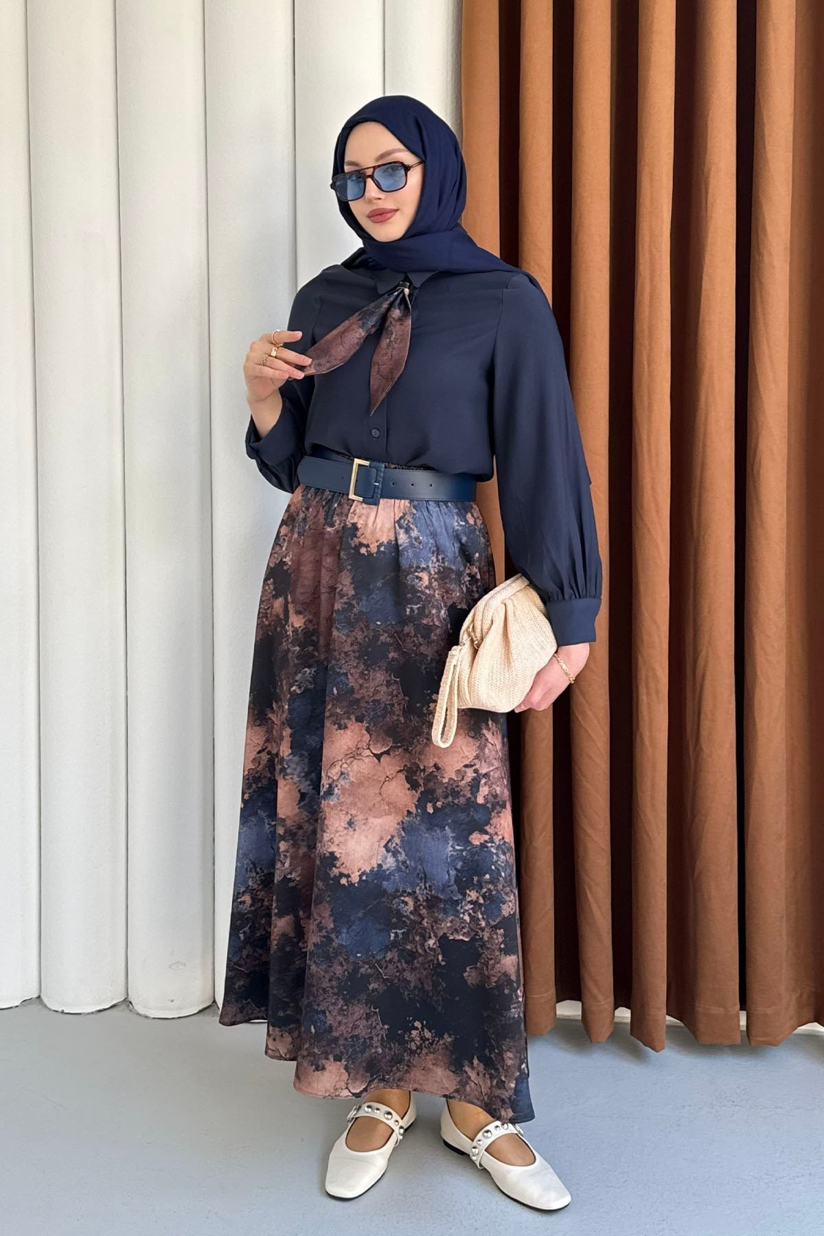 Batik Etek & Fular Yaka Kemerli Tesettür Takım-LACİVERT