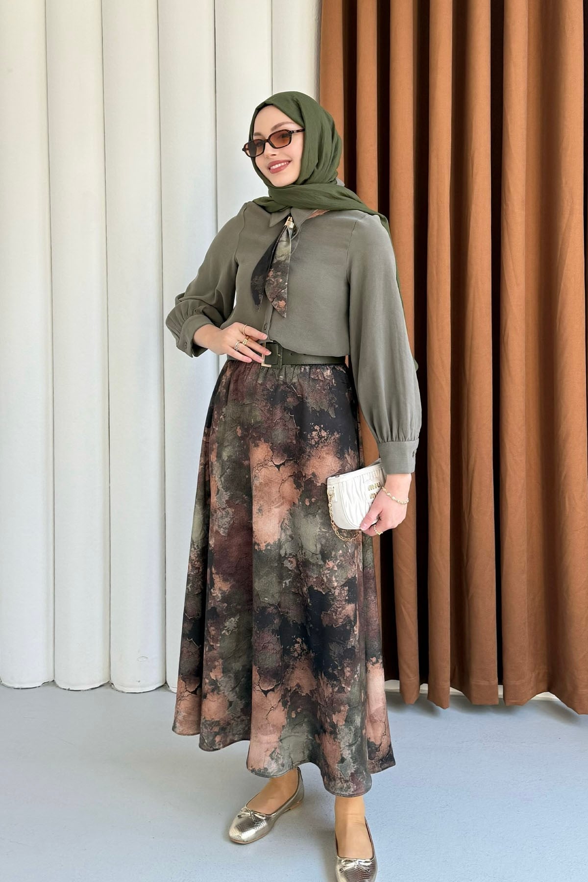Batik Etek & Fular Yaka Kemerli Tesettür Takım-MİNT YEŞİLİ
