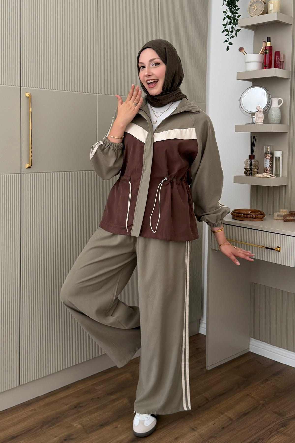 Bel Büzgülü Şerit Detaylı Pantolonlu Tesettür Takım-YEŞİL