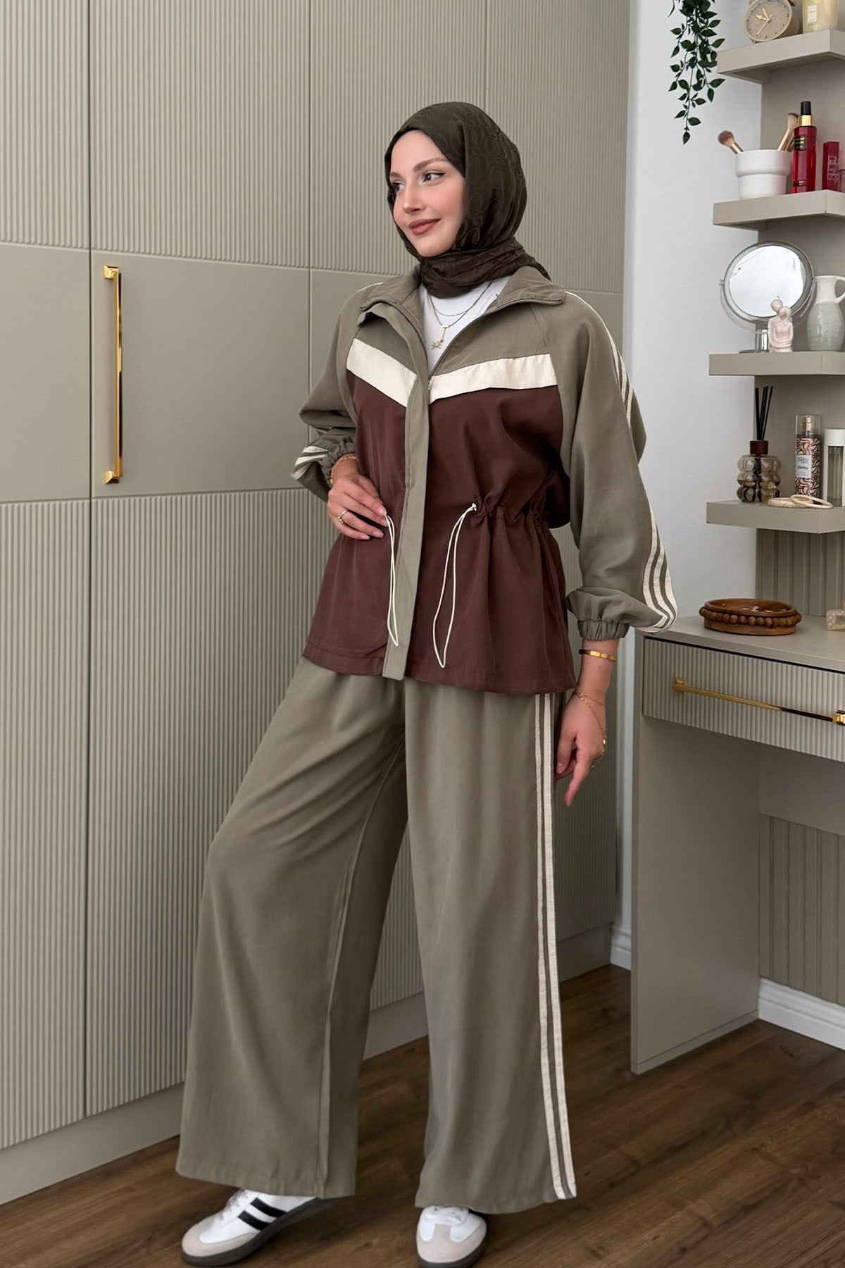 Bel Büzgülü Şerit Detaylı Pantolonlu Tesettür Takım-YEŞİL