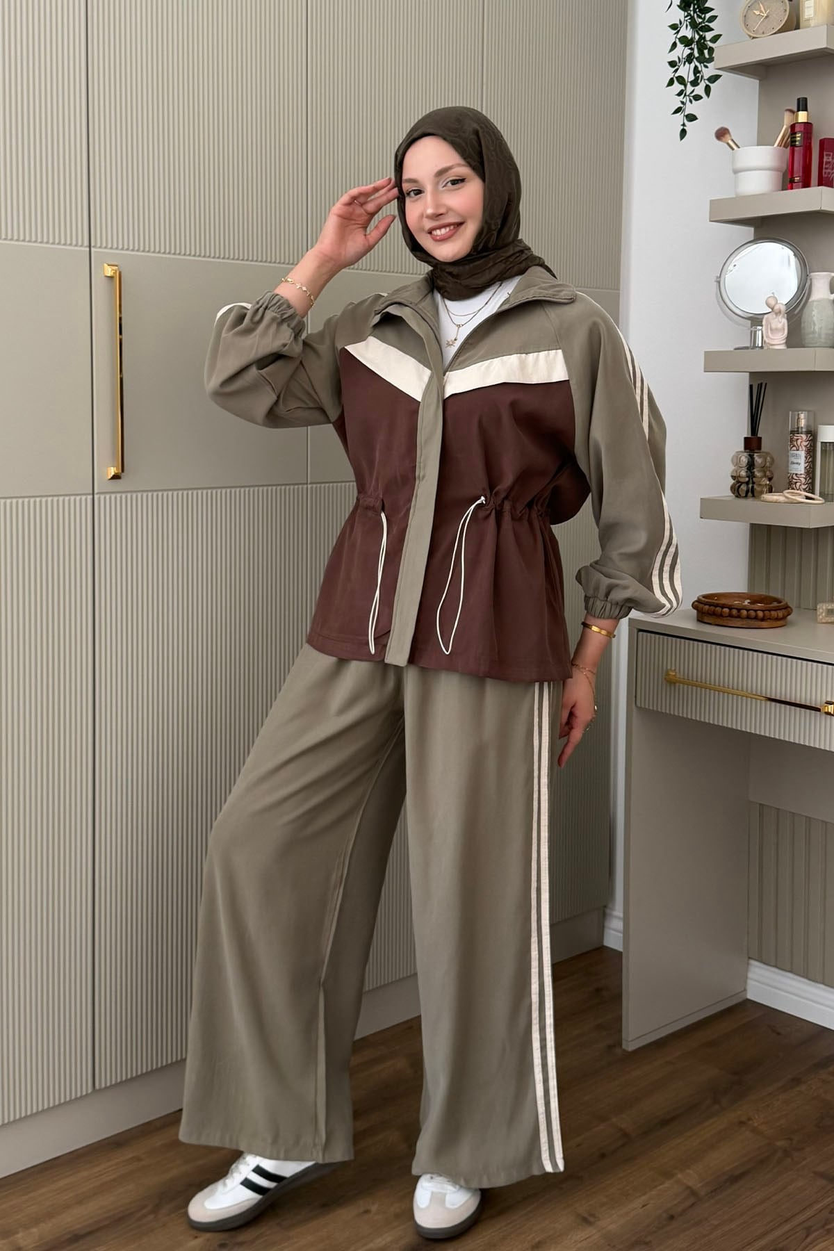 Bel Büzgülü Şerit Detaylı Pantolonlu Tesettür Takım-YEŞİL