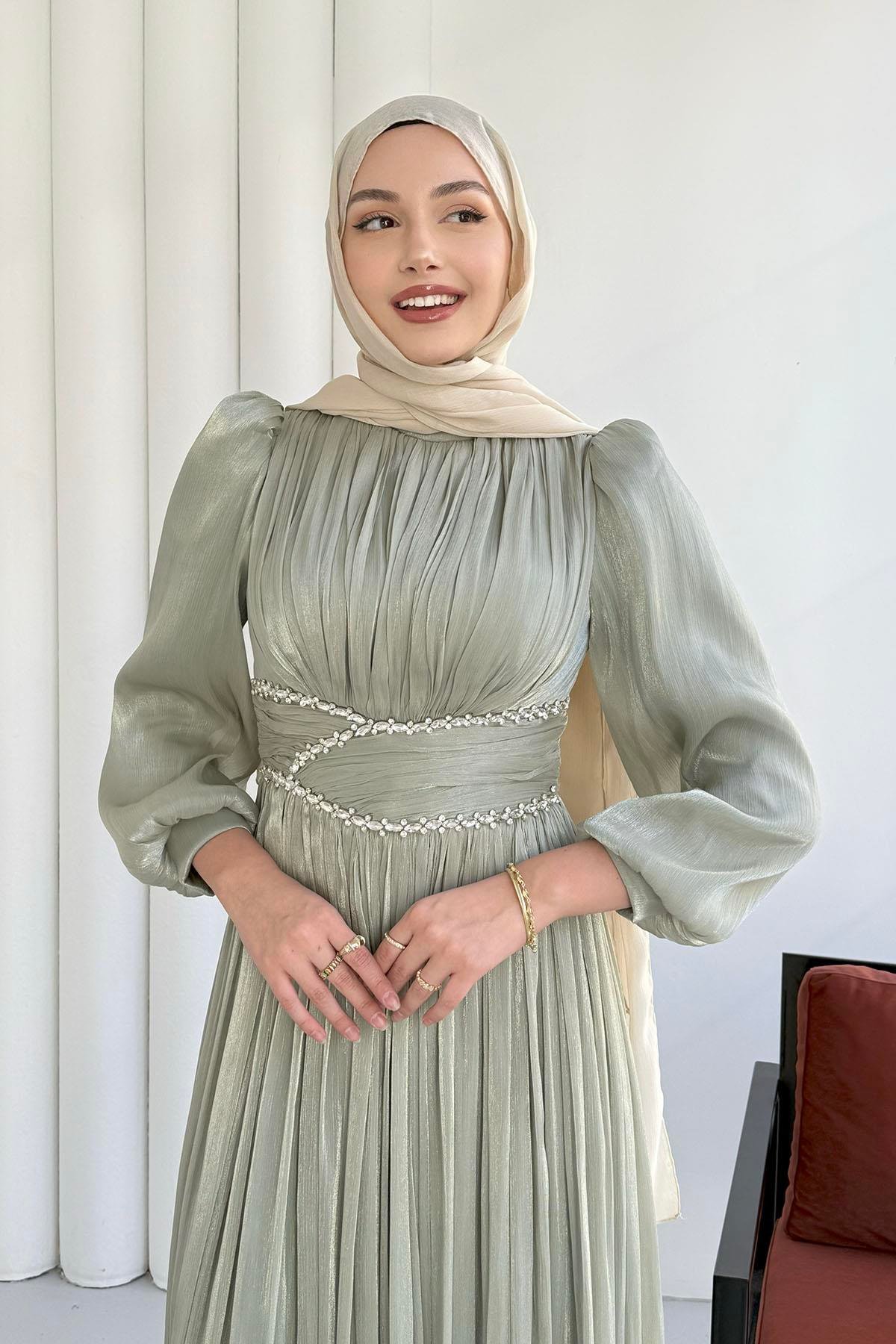 Belden Oturtmalı Taş İşlemeli Jan Jan Tesettür Abiye-MİNT YEŞİLİ