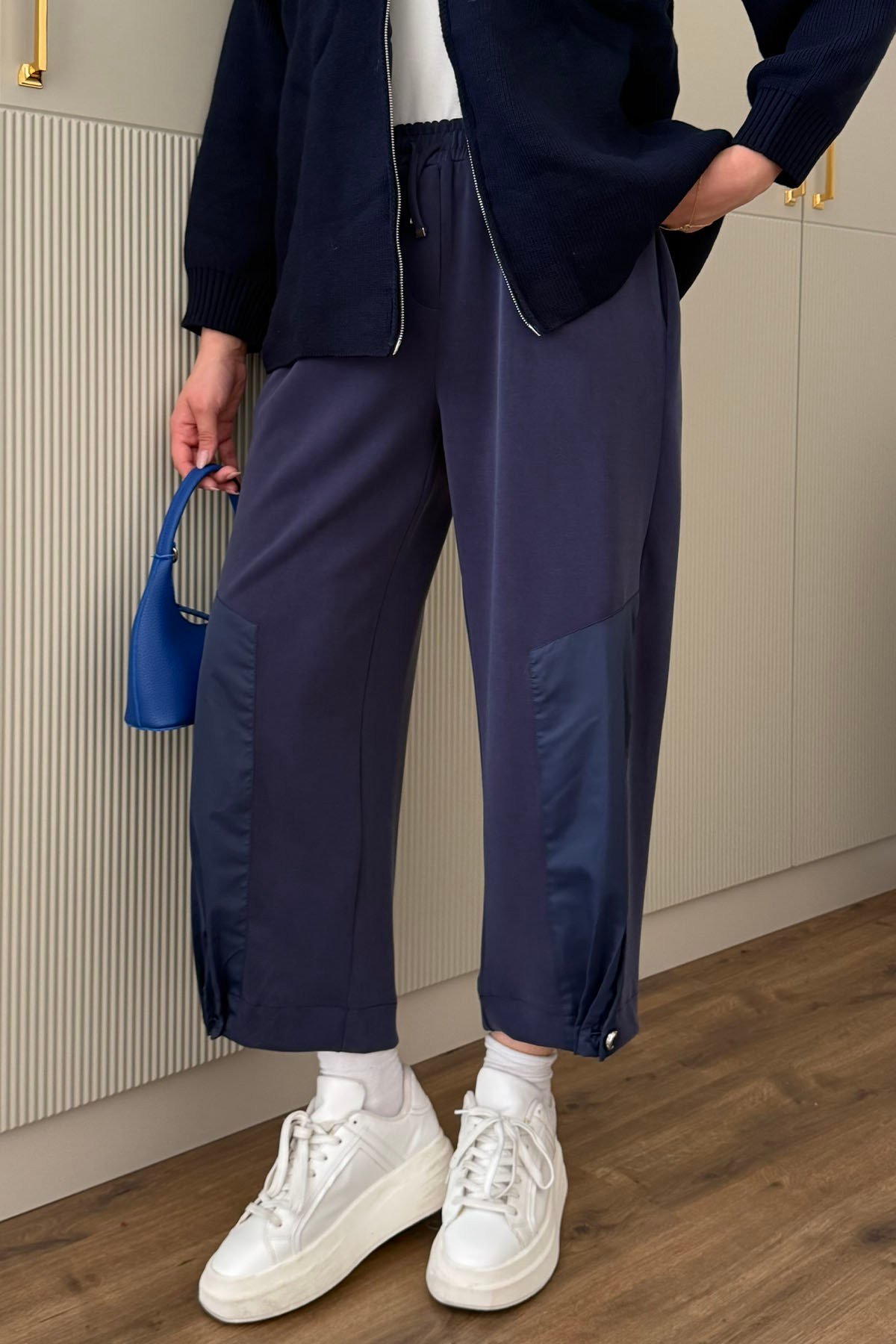 Beli Lastikli İp Sıkmalı Cepli Yamalı Pantolon-LACİVERT