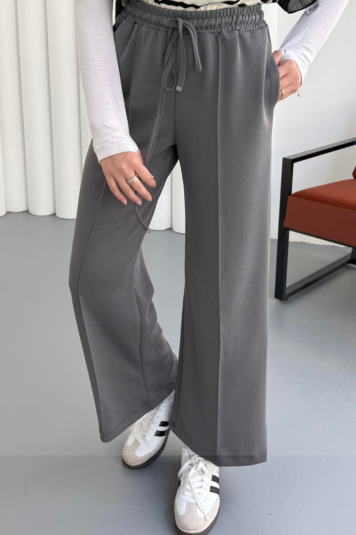 Biyeli Bol Paça Oysho Kumaş Pantolon-FÜME