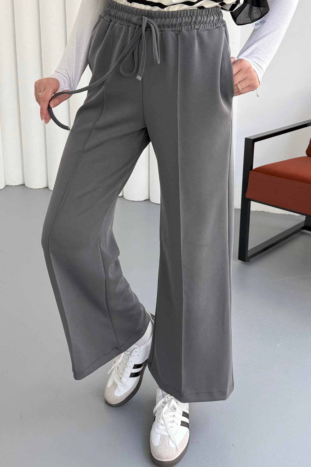 Biyeli Bol Paça Oysho Kumaş Pantolon-FÜME