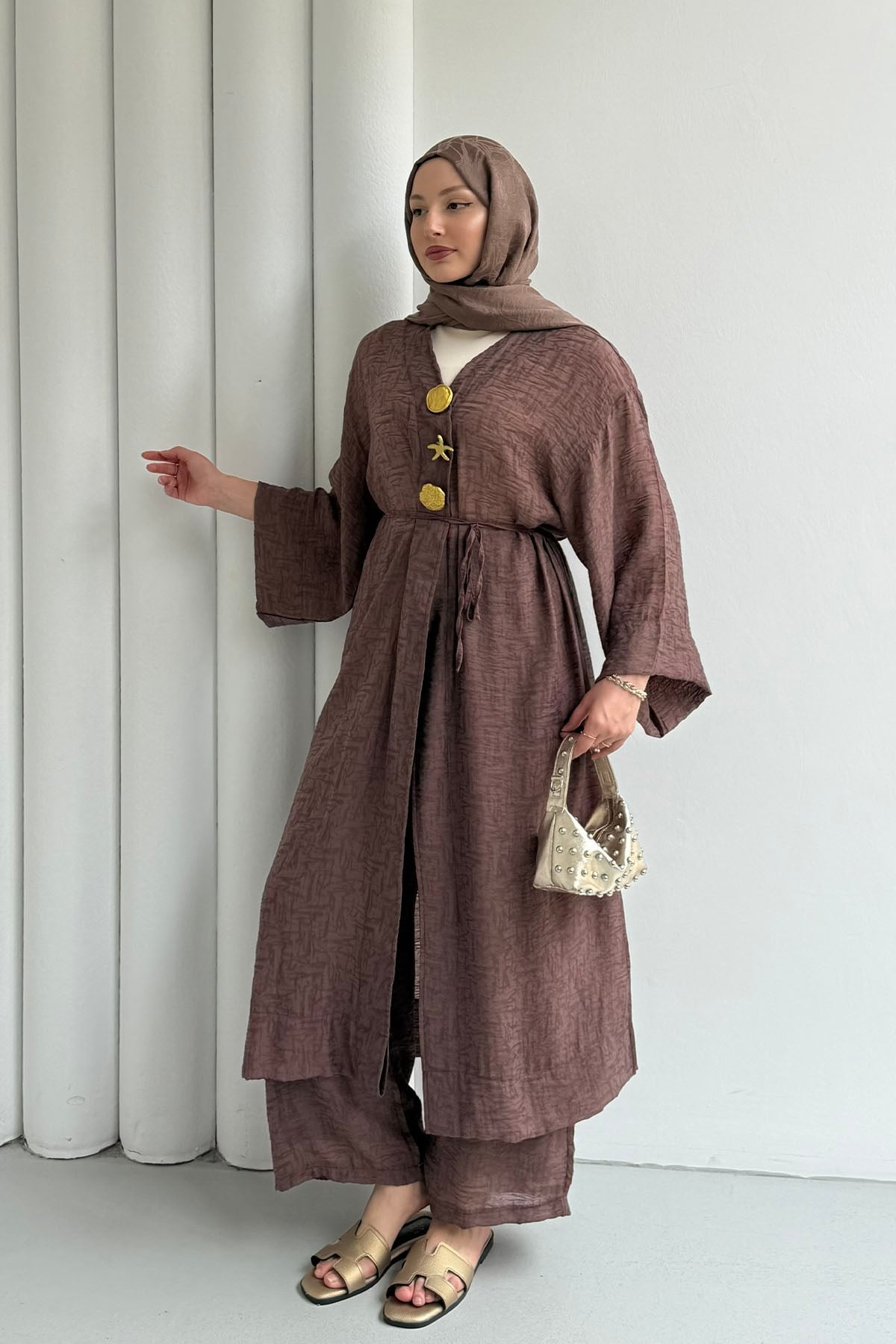 Boydan Düğmeli Broş Detaylı Pantolon Tesettür Takım-KAHVERENGİ