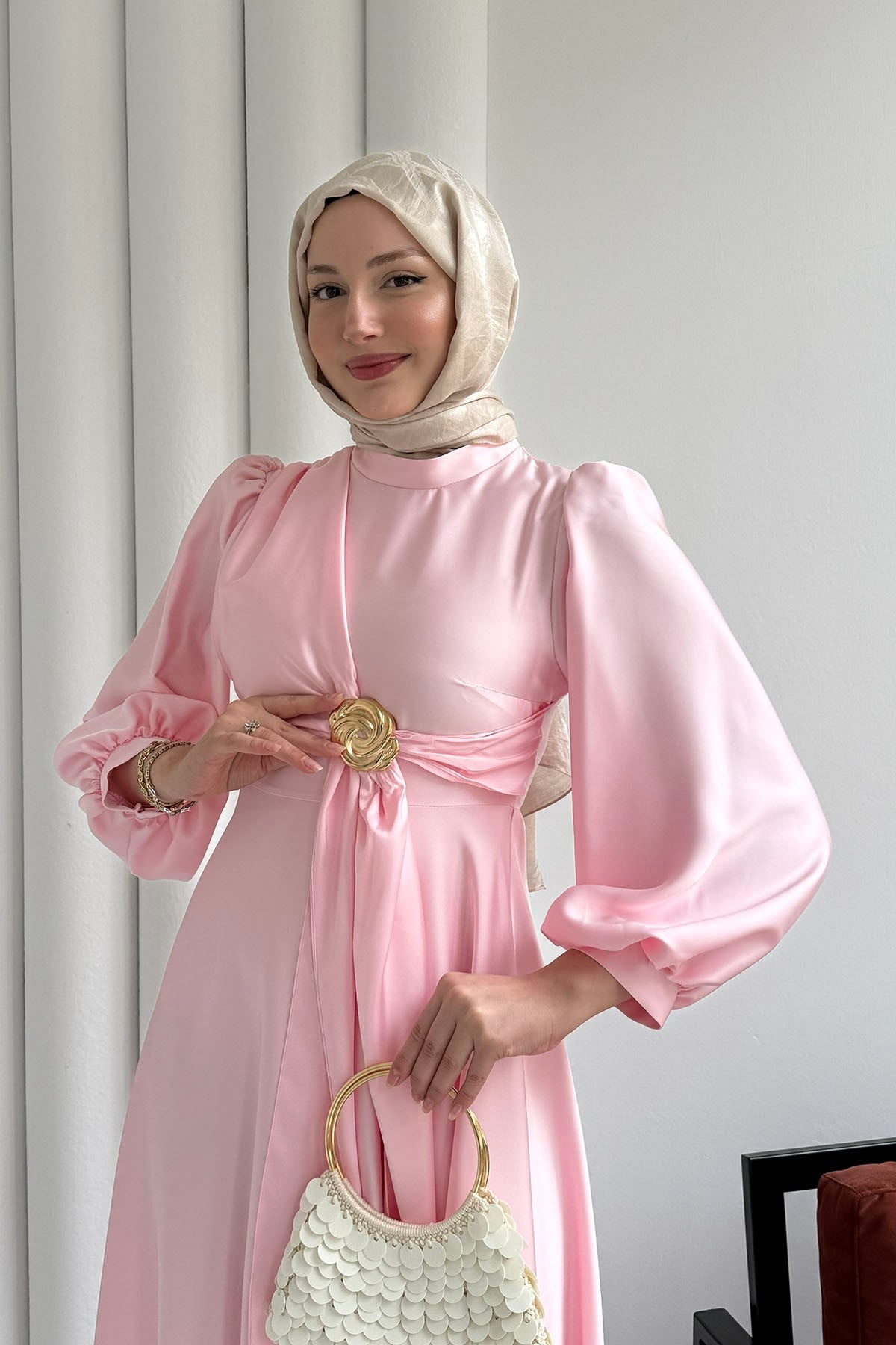 Broş Detaylı Premium Kumaş Saten Tesettür Abiye-PEMBE