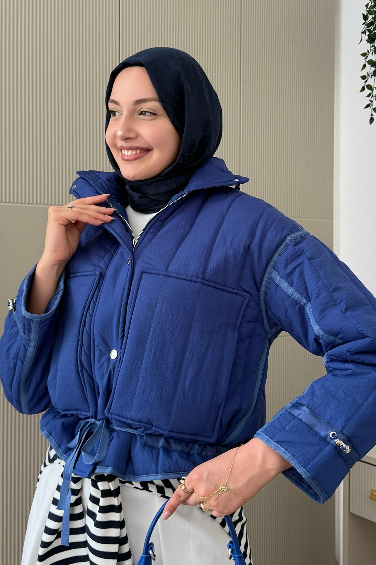 Büyük Yama Cepli Ve Büzgülü Kapitone Mont-SAKS MAVİ