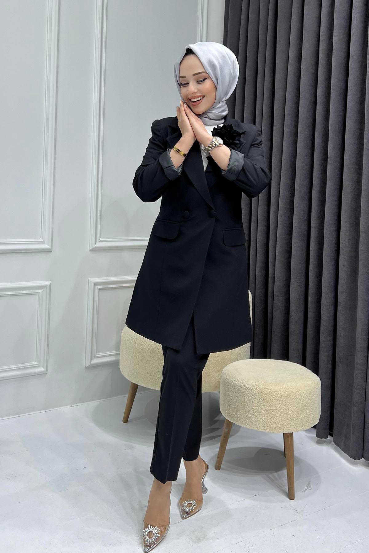 Çiçek Broşlu Tesettür Takım-SİYAH