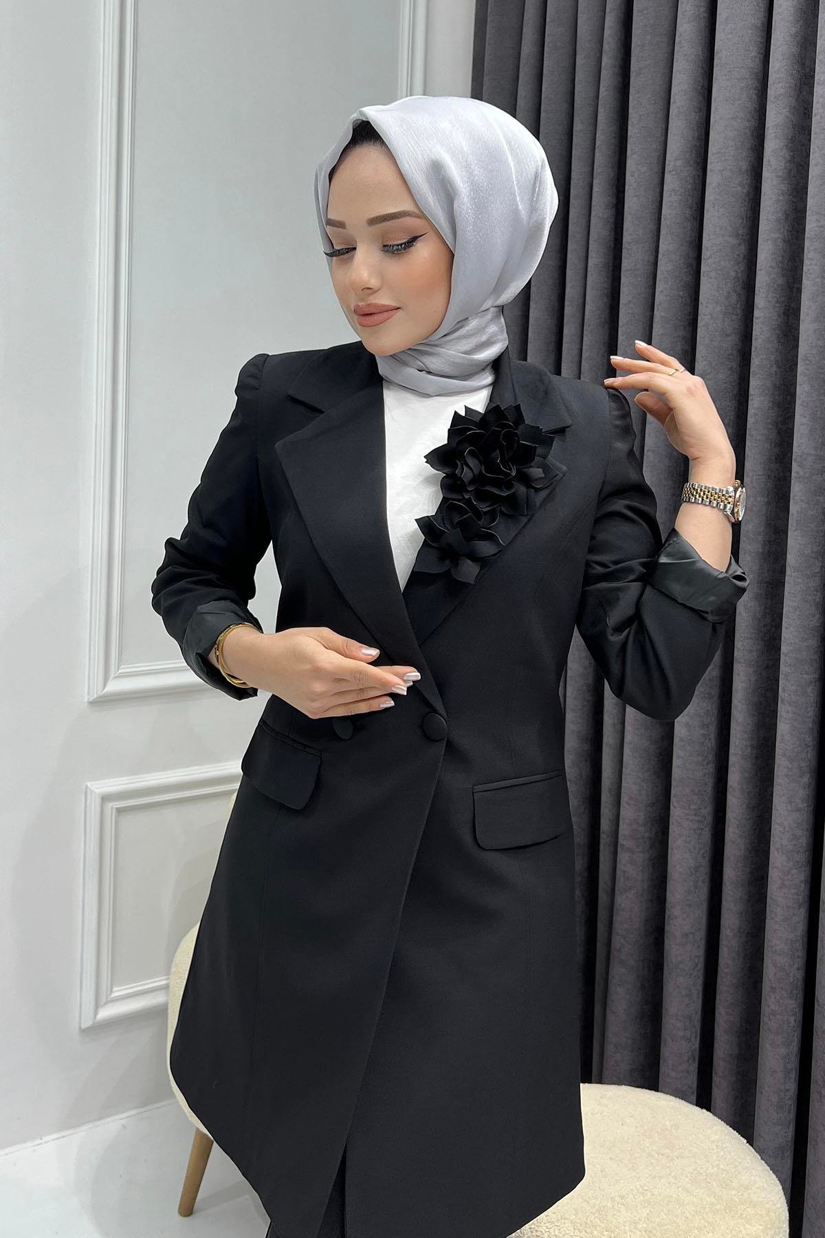 Çiçek Broşlu Tesettür Takım-SİYAH