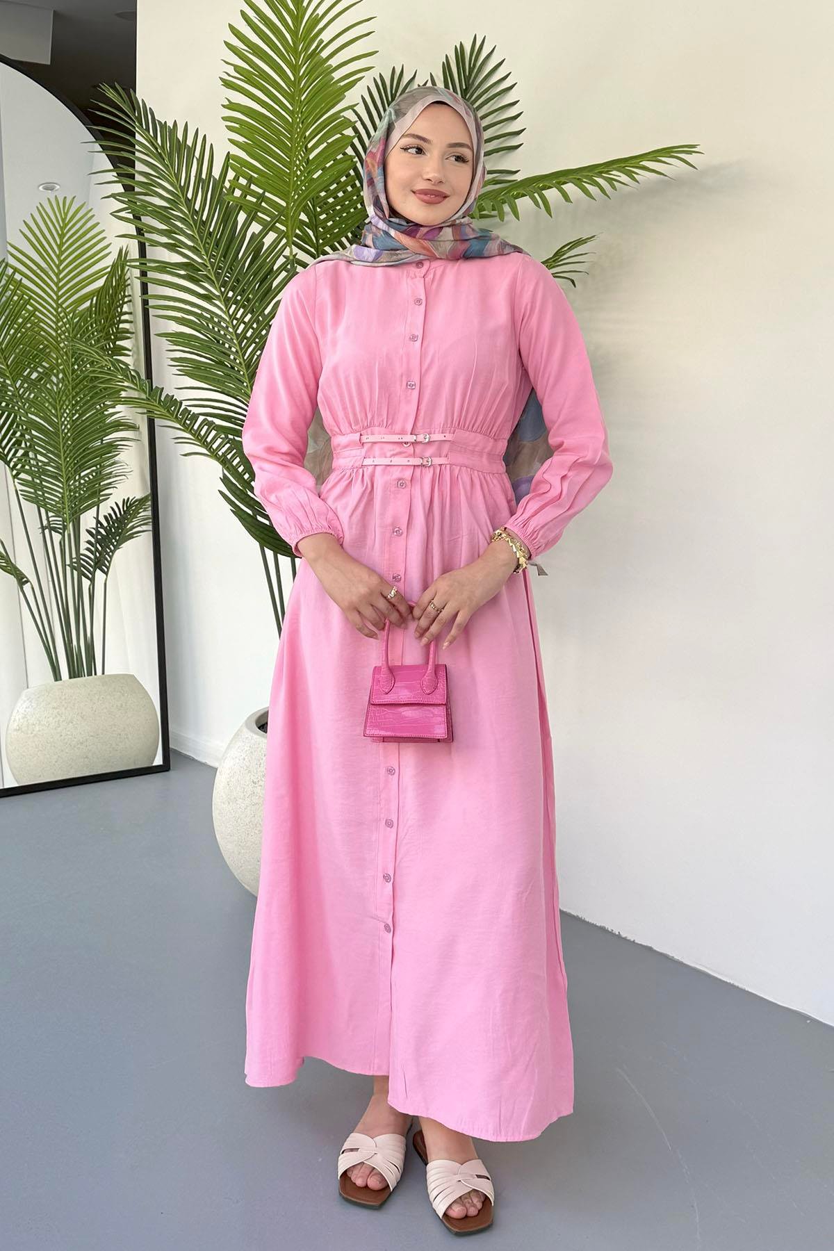 Çift Kemer Geçişli Boydan Düğmeli Tesettür Elbise-PEMBE