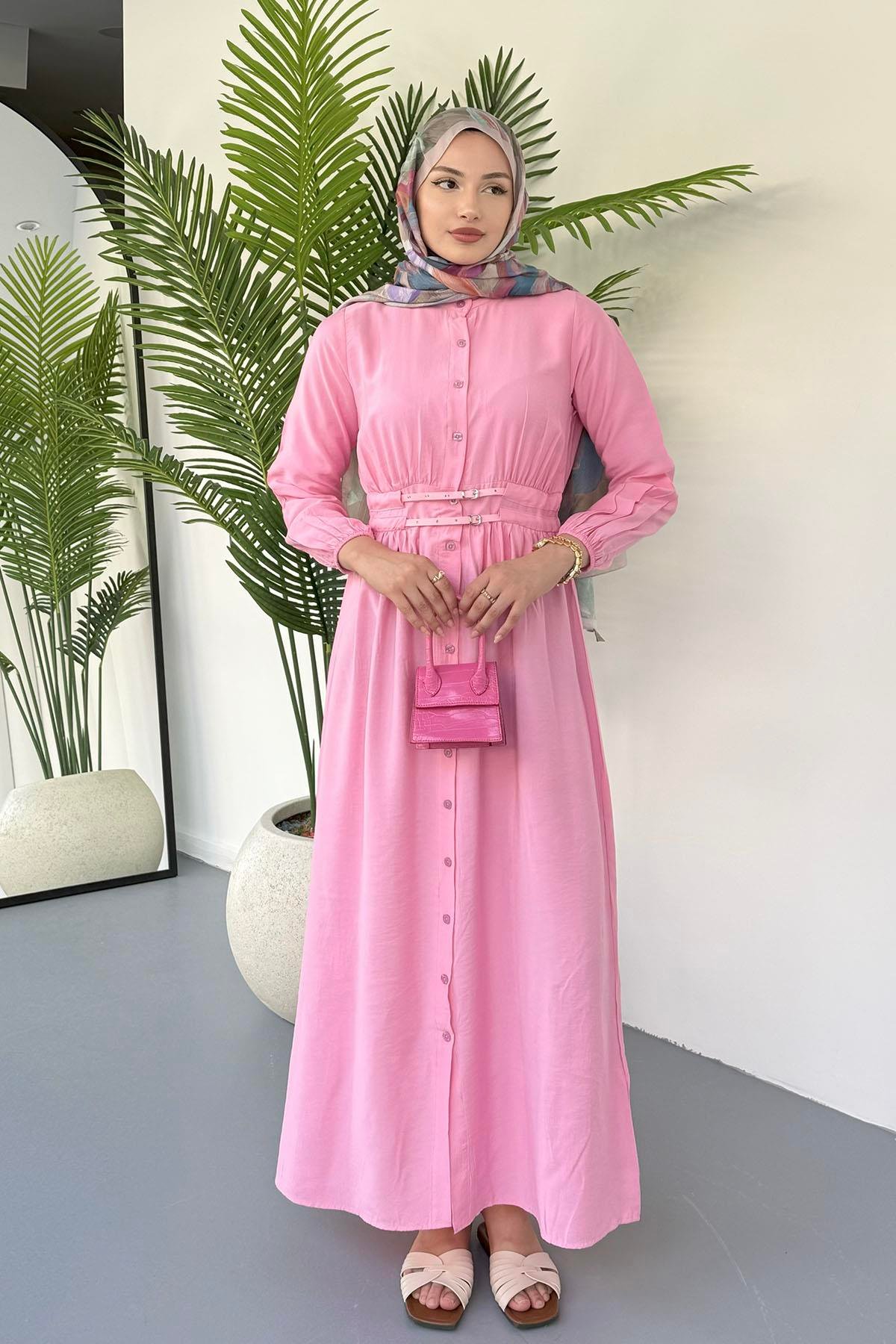 Çift Kemer Geçişli Boydan Düğmeli Tesettür Elbise-PEMBE