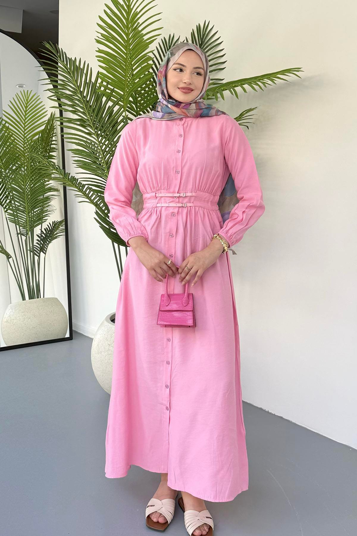 Çift Kemer Geçişli Boydan Düğmeli Tesettür Elbise-PEMBE