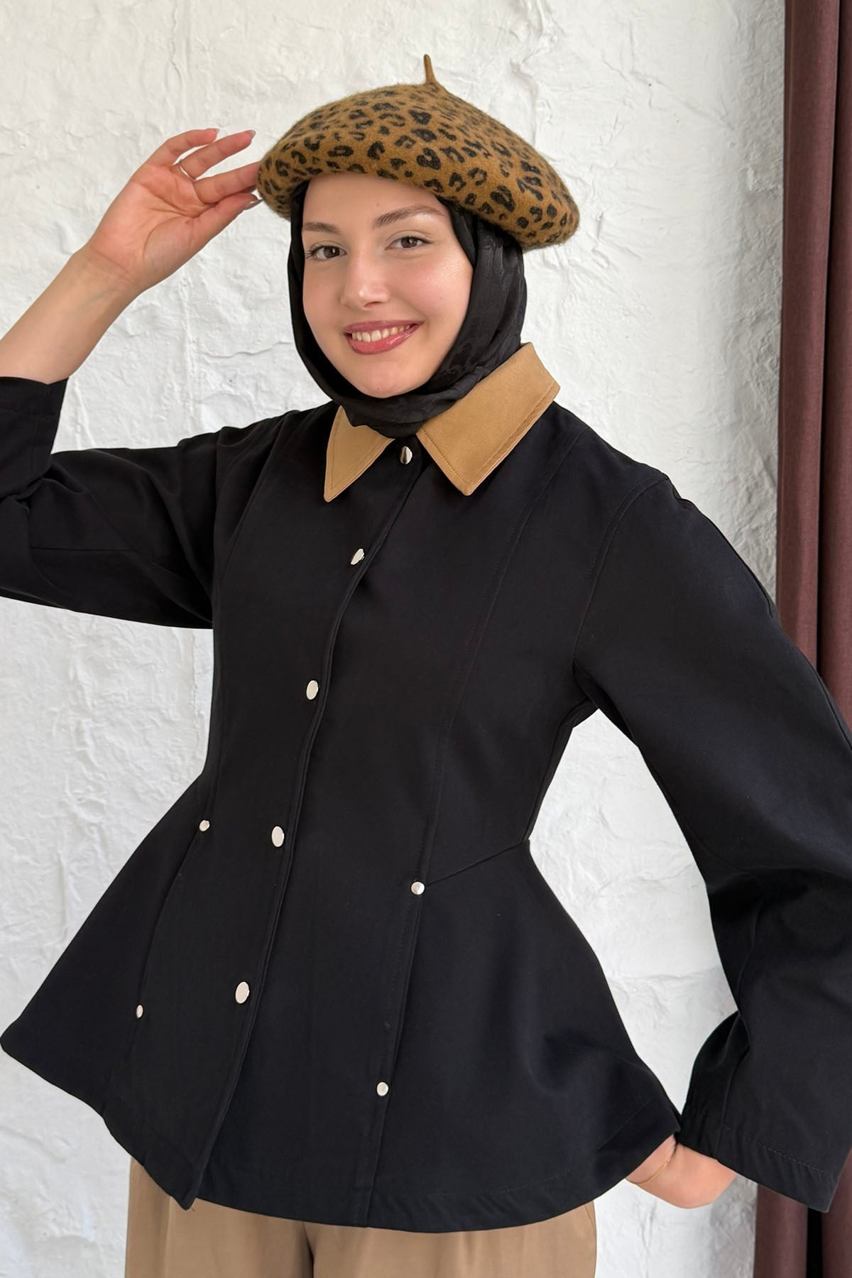 Çıtçıt Düğmeli Kontrast Yaka Cepli Peplum Ceket-SİYAH