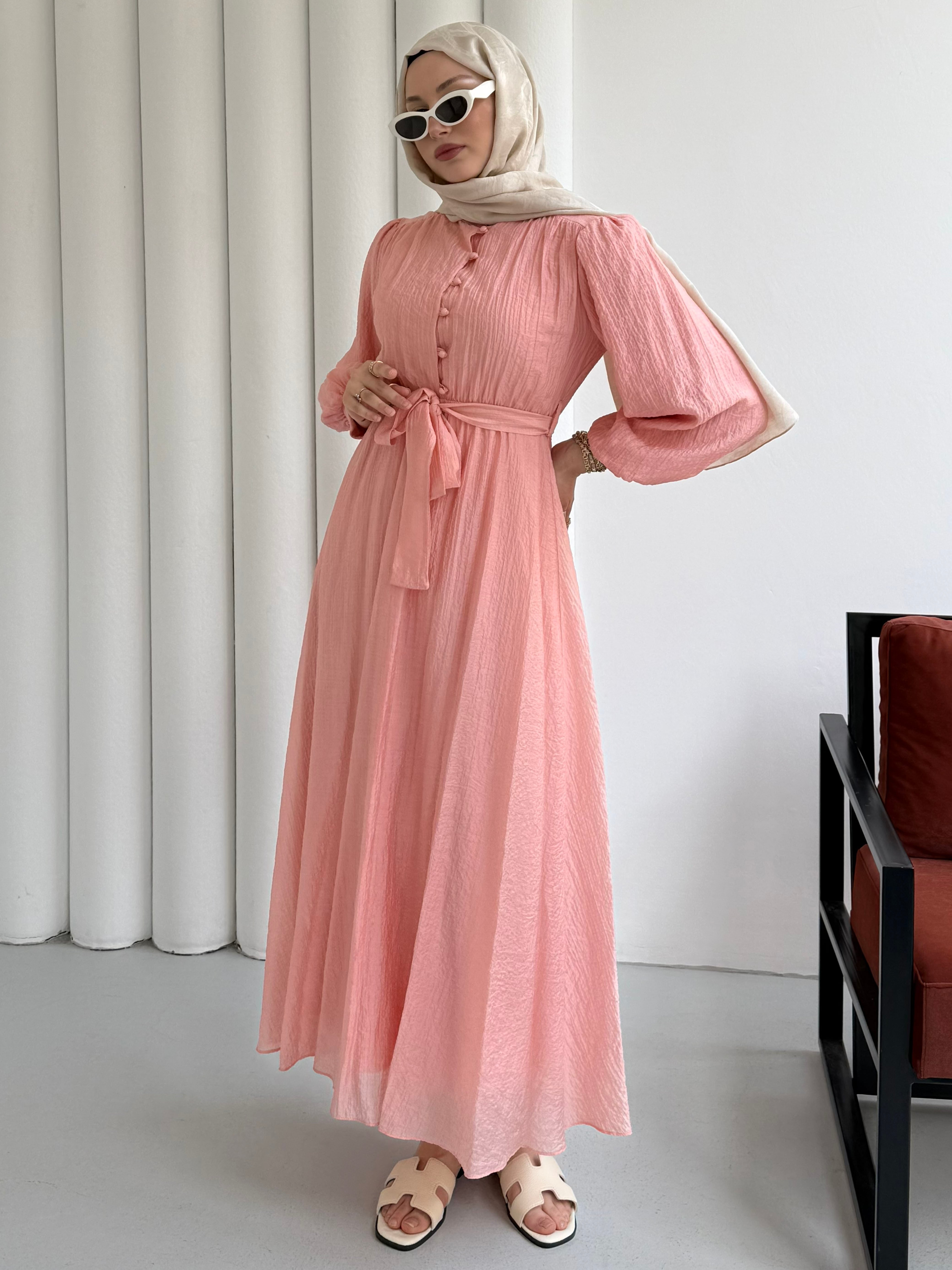 Çizgili Balon Kollu Seyyar Kuşaklı Tesettür Elbise-PEMBE