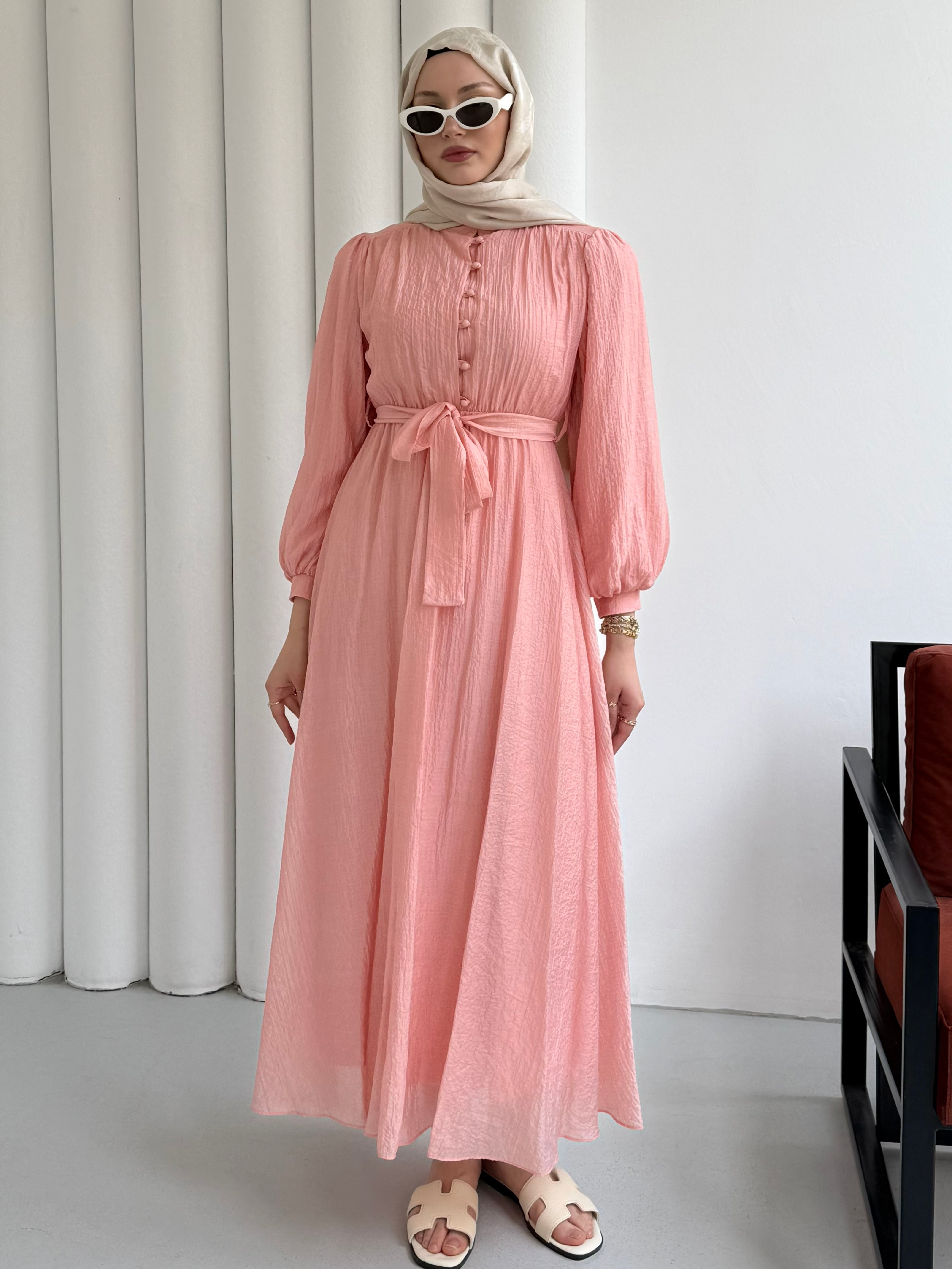 Çizgili Balon Kollu Seyyar Kuşaklı Tesettür Elbise-PEMBE
