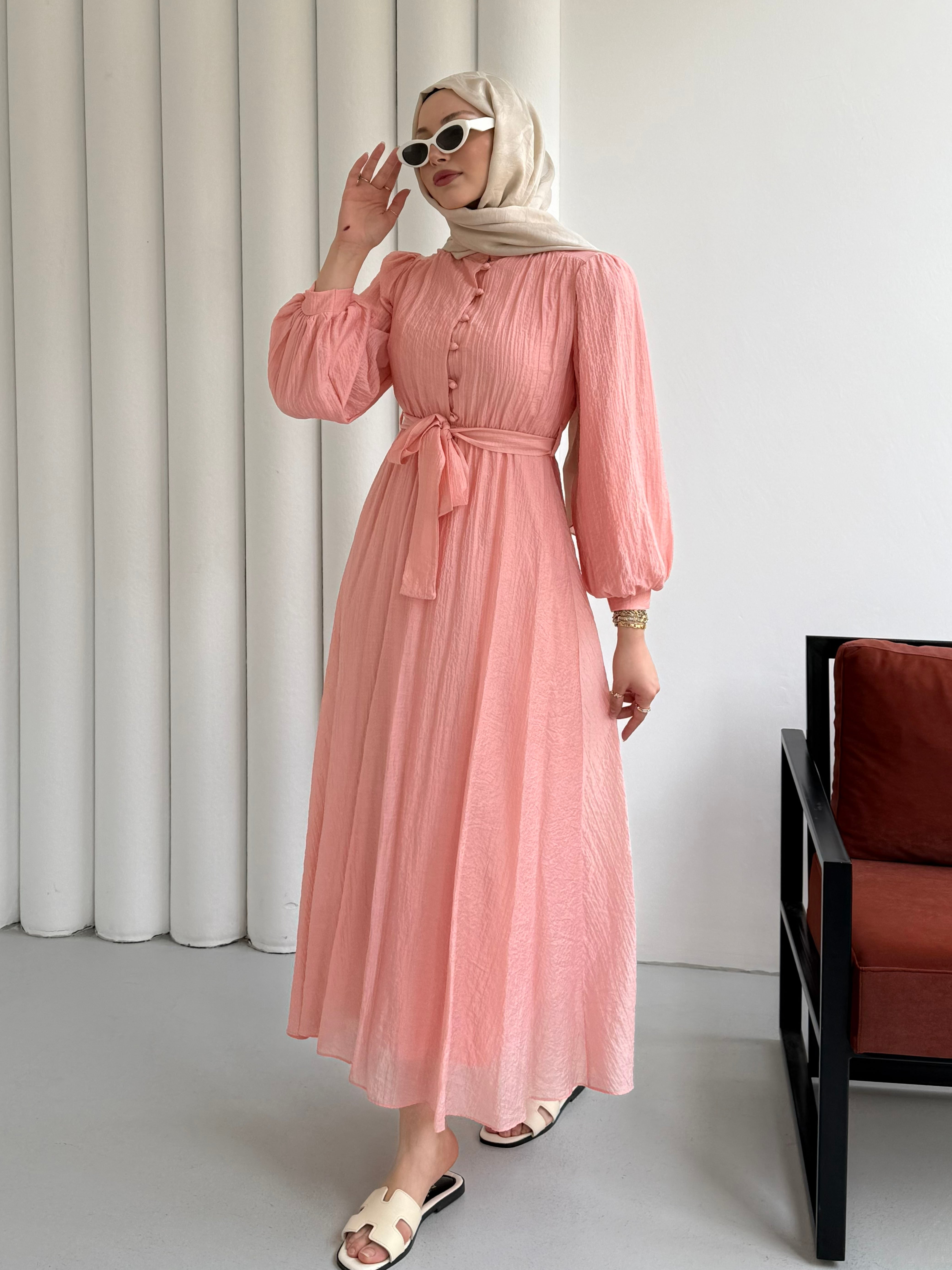 Çizgili Balon Kollu Seyyar Kuşaklı Tesettür Elbise-PEMBE