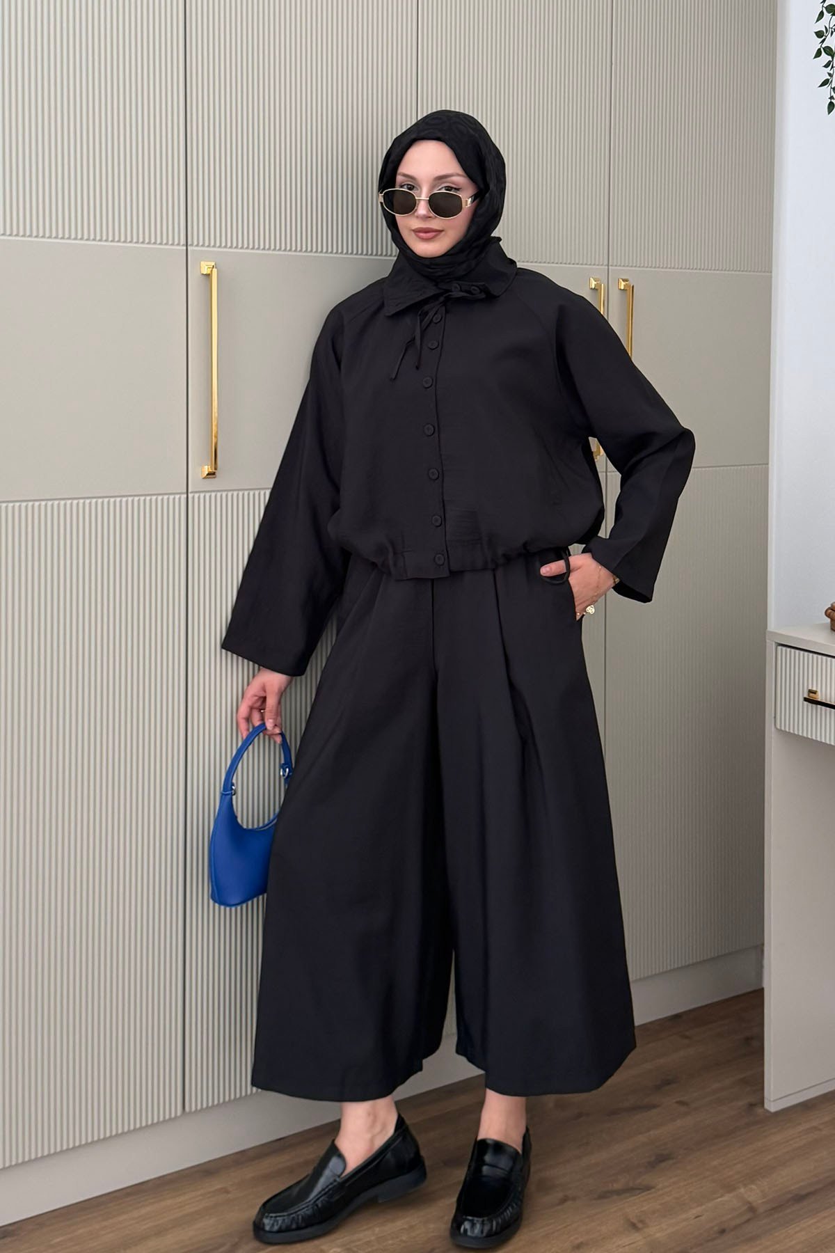 Dik Yaka Düğmeli Oversize Pantolonlu Tesettür Takım-SİYAH