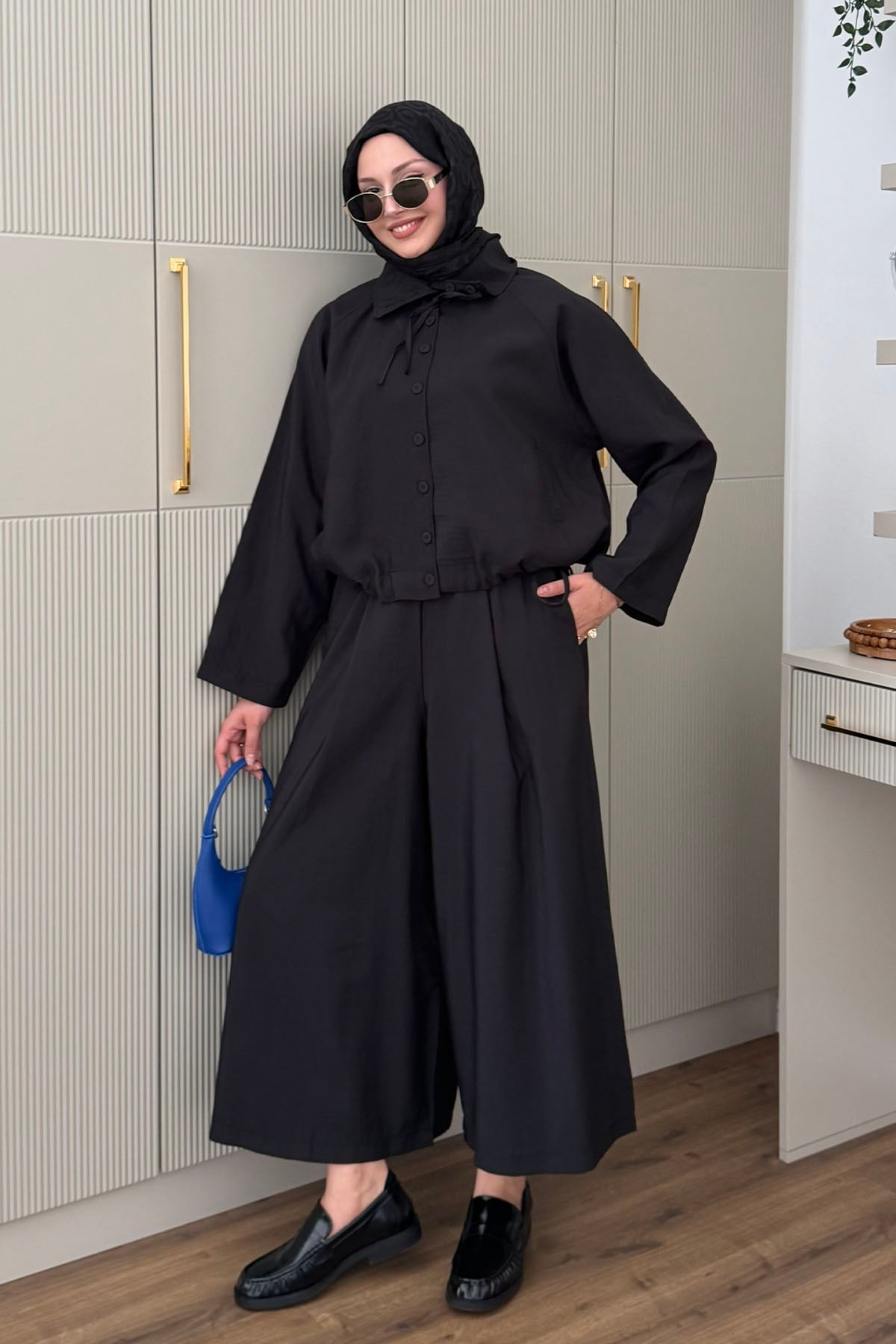 Dik Yaka Düğmeli Oversize Pantolonlu Tesettür Takım-SİYAH