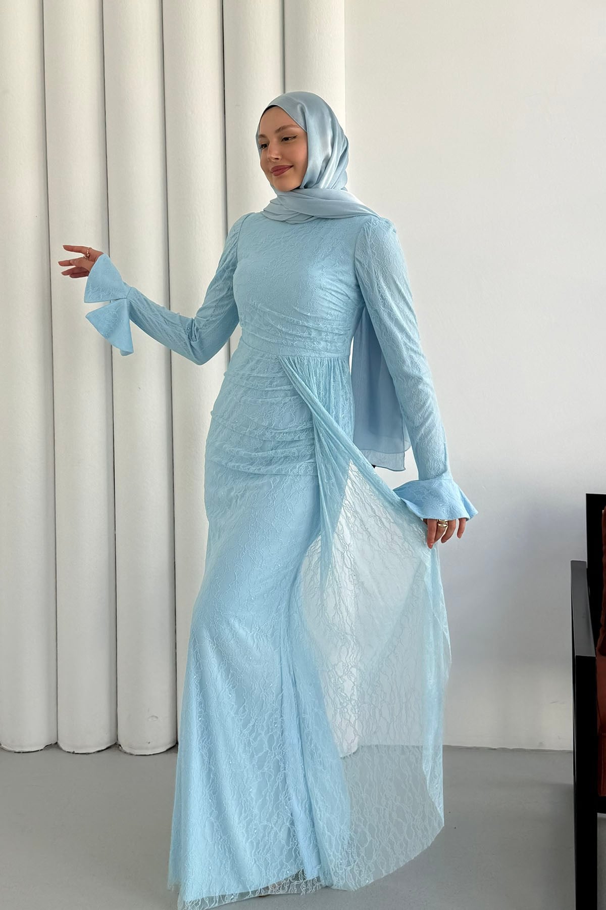 Elegance Dantel ve Volan Detaylı Tesettür Abiye-BEBE MAVİ