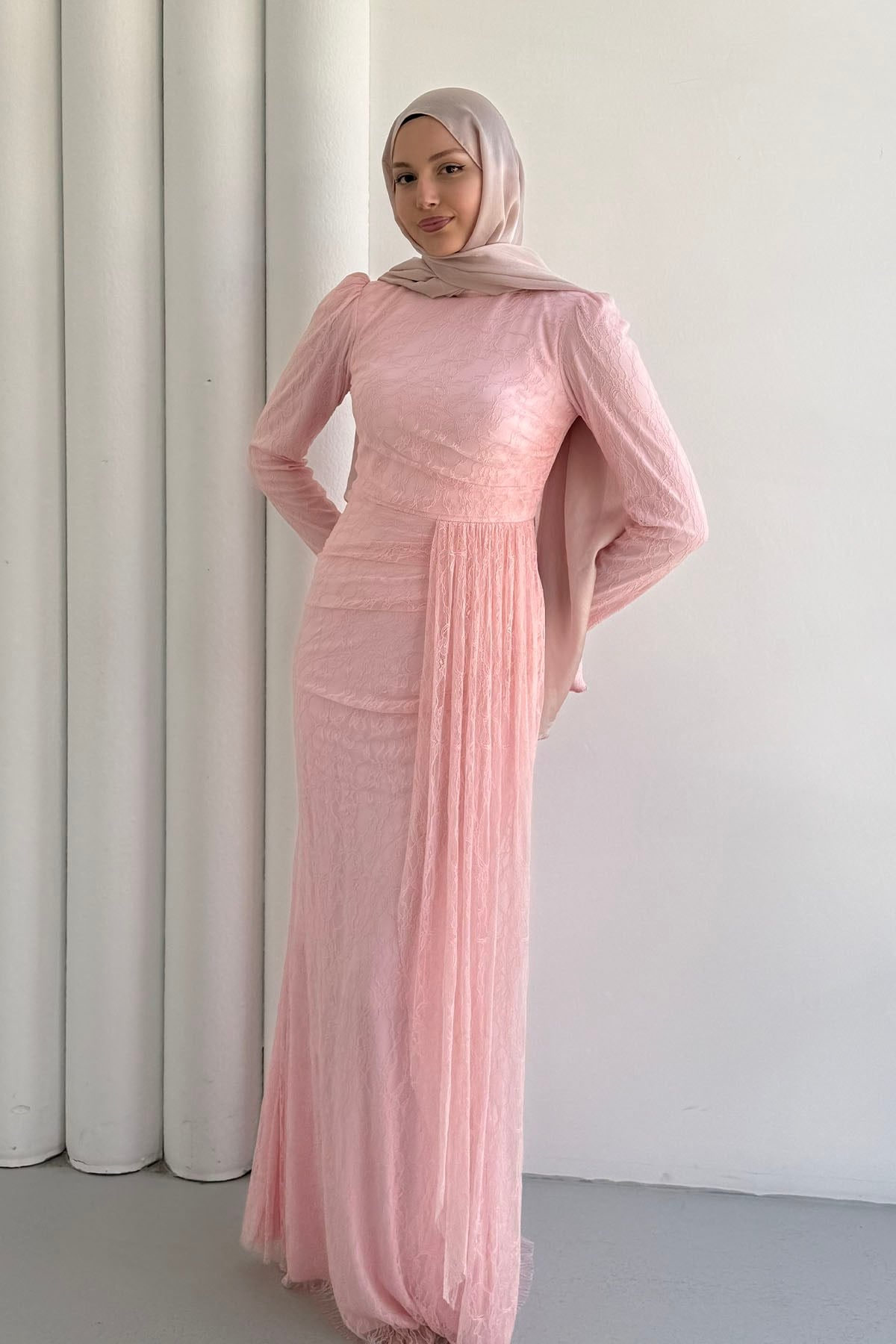 Elegance Dantel ve Volan Detaylı Tesettür Abiye-PEMBE